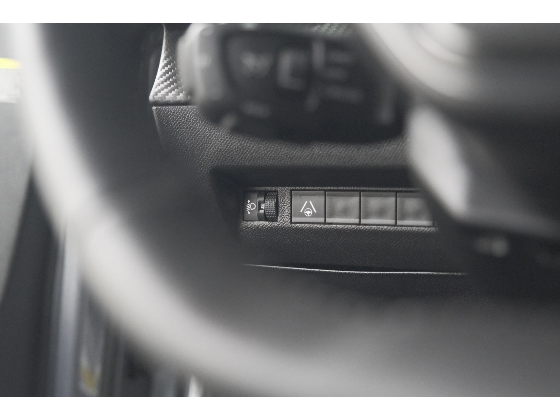 Peugeot 2008 Hybrid 136 e-DCS6 Allure | 360 Camera | Adaptieve Cruise Control | Dodehoekdetectie | Navigatie