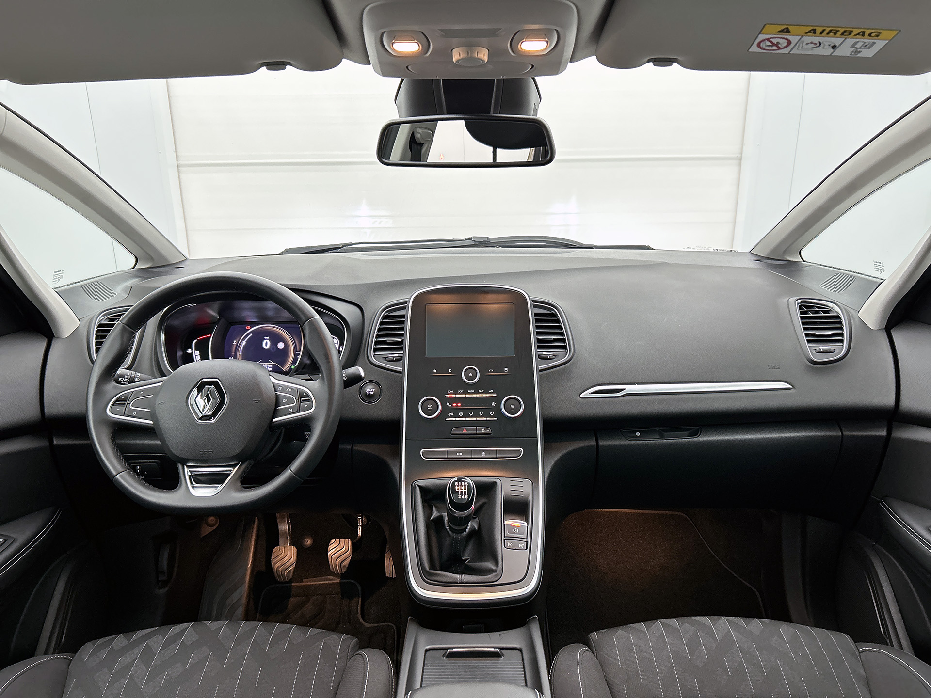 Renault Grand Scénic 1.3 TCe 116PK Limited 1e EIGENAAR | DEALER ONDERHOUDEN | PANORAMDAK | NAVI | PARK. SENSOREN V+A