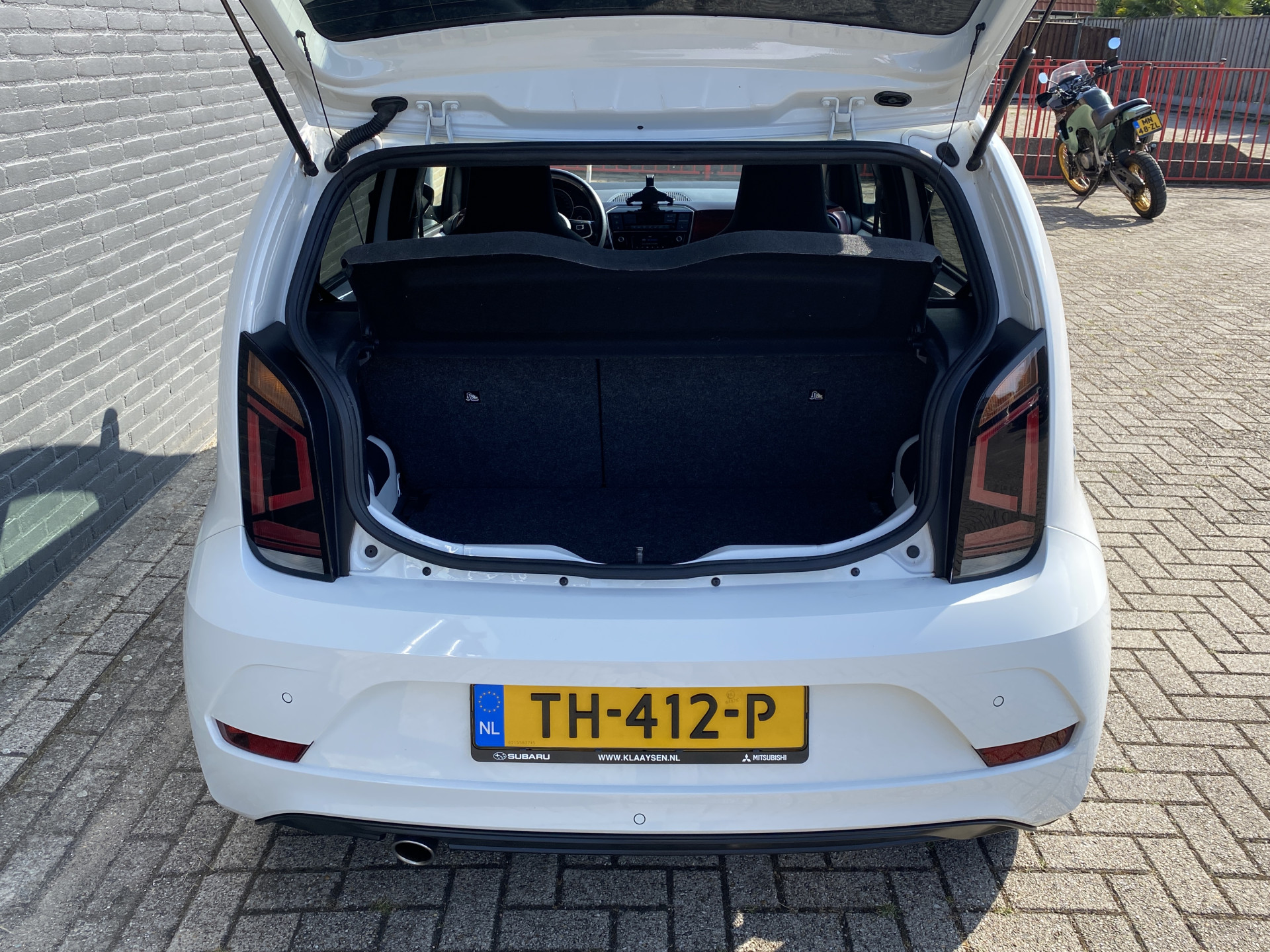 Volkswagen Up! 1.0 TSI GTI 116 pk | 17 inch lichtmetaal | stoelverwarming | climate control | zwart dak-spiegels | NL auto