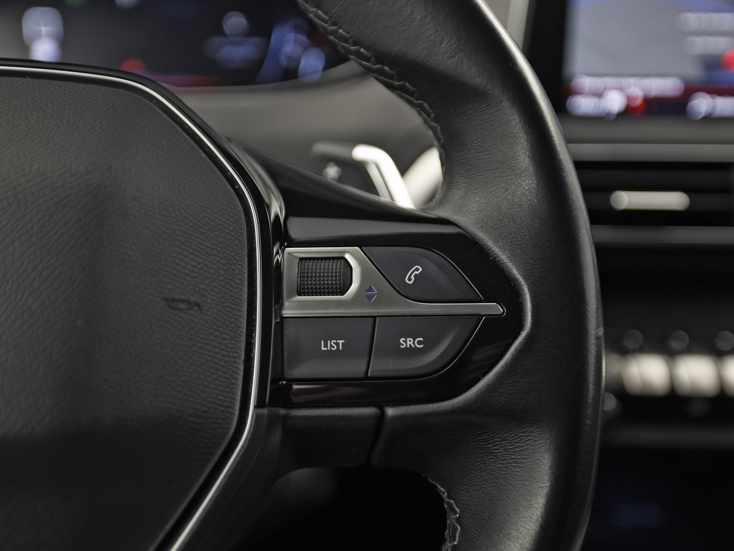 Peugeot 5008 1.2 PureTech GT-Line 7 Persoons Automaat 131Pk (GROOT NAVI, APPLE CARPLAY, 360 CAMERA, SPORTSTOELEN, KEYLESS, VIRTUAL DASHBOARD, LM VELGEN, NIEUWE APK)
