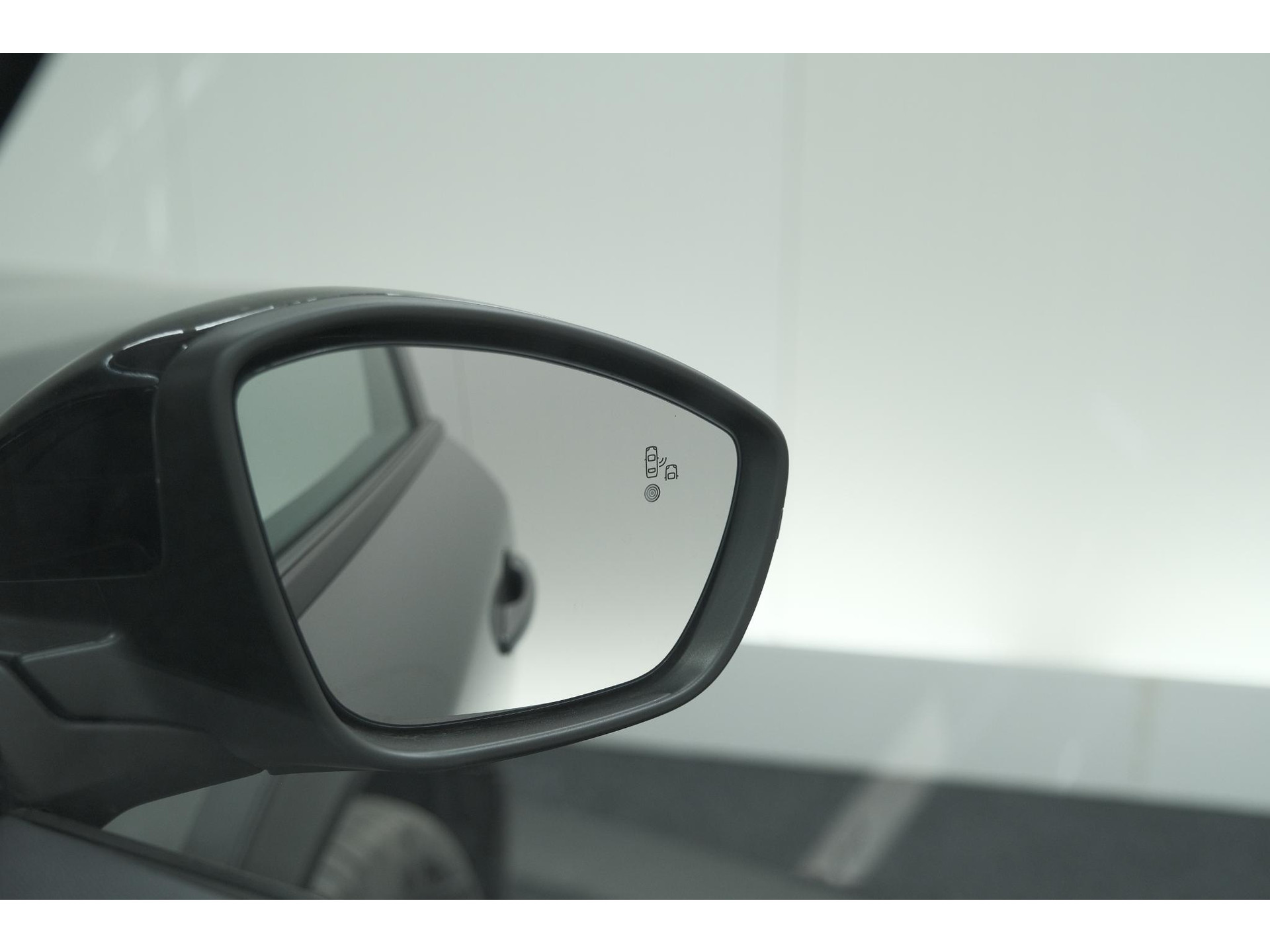 Peugeot 2008 PureTech 130 EAT8 GT | 360 Camera | Adaptieve Cruise Control | Stoelmaasage | Apple Carplay