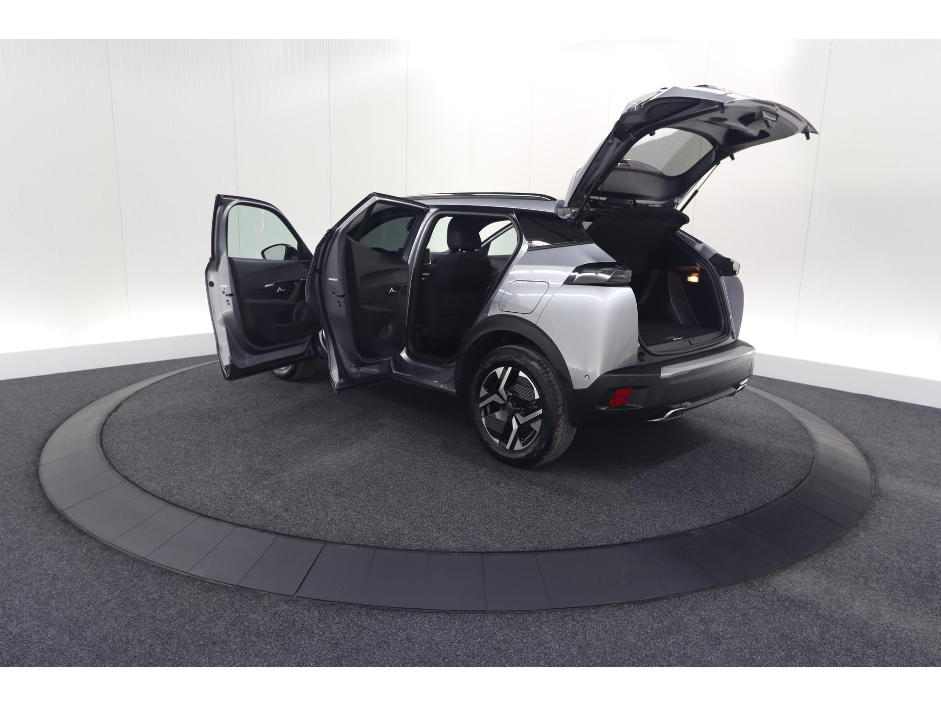 Peugeot 2008 Hybrid 136 e-DCS6 Allure | 360 Camera | Adaptieve Cruise Control | Dodehoekdetectie | Navigatie