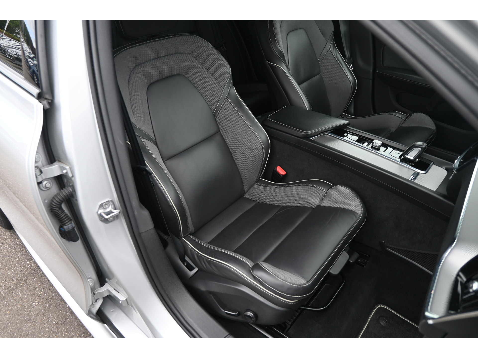 Volvo V60 2.0 B4 R-Design Navigatie Carplay Stoel/Stoelverwarming Virtual Goed Onderhouden! Inruil Mogelijk!