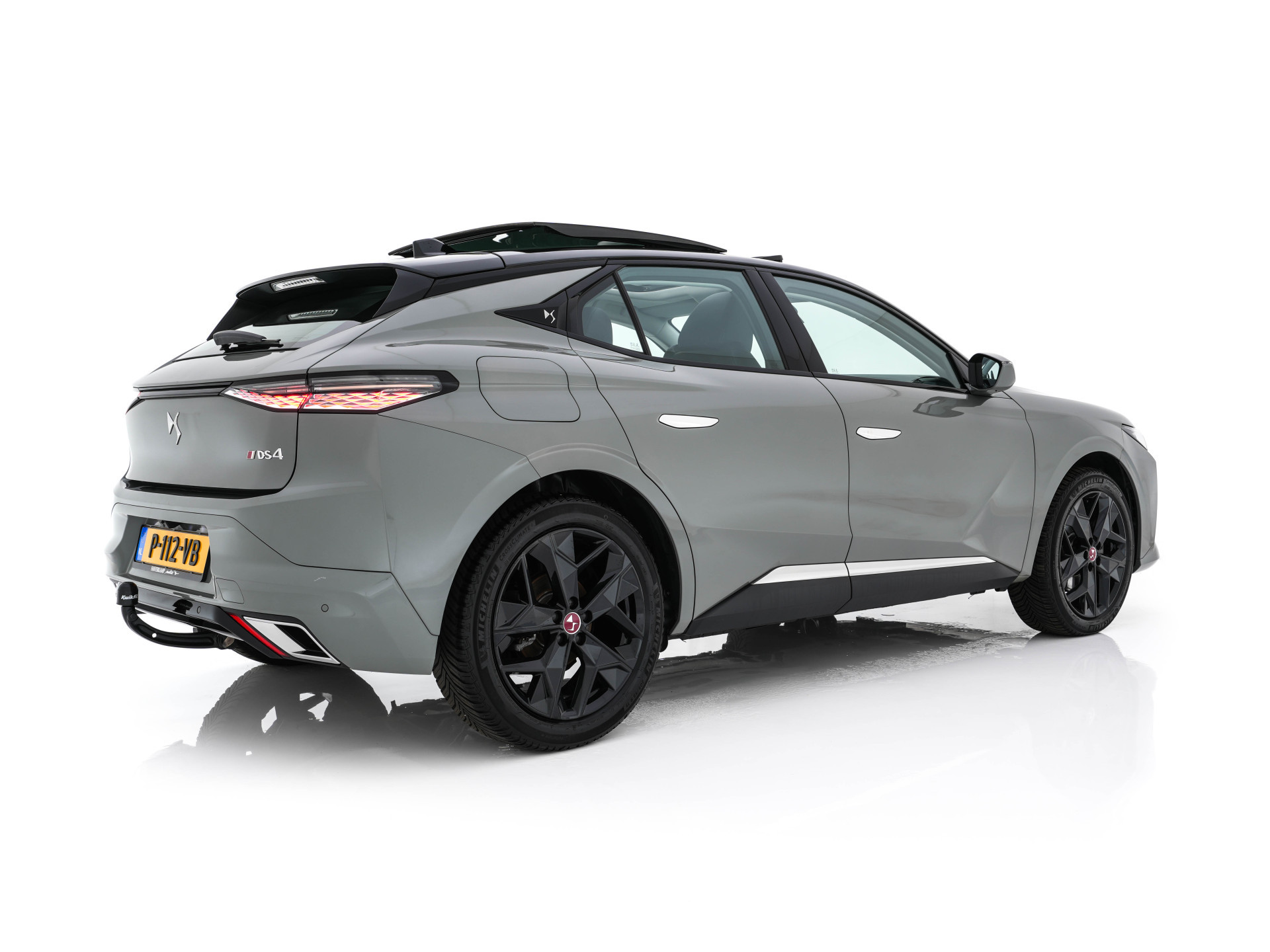 DS 4 1.6 PureTech Performance Line (INCL-BTW) Aut. *PANO | LEATHER-MICROFIBRE | FULL-LED | HEATED-SPORTSEATS | DIGI-COCKPIT | KEYLESS | CAMERA | LANE-ASSIST | CARPLAY | ECC | SHIFT-PADDLES | PDC | TOWBAR | 19''ALU*