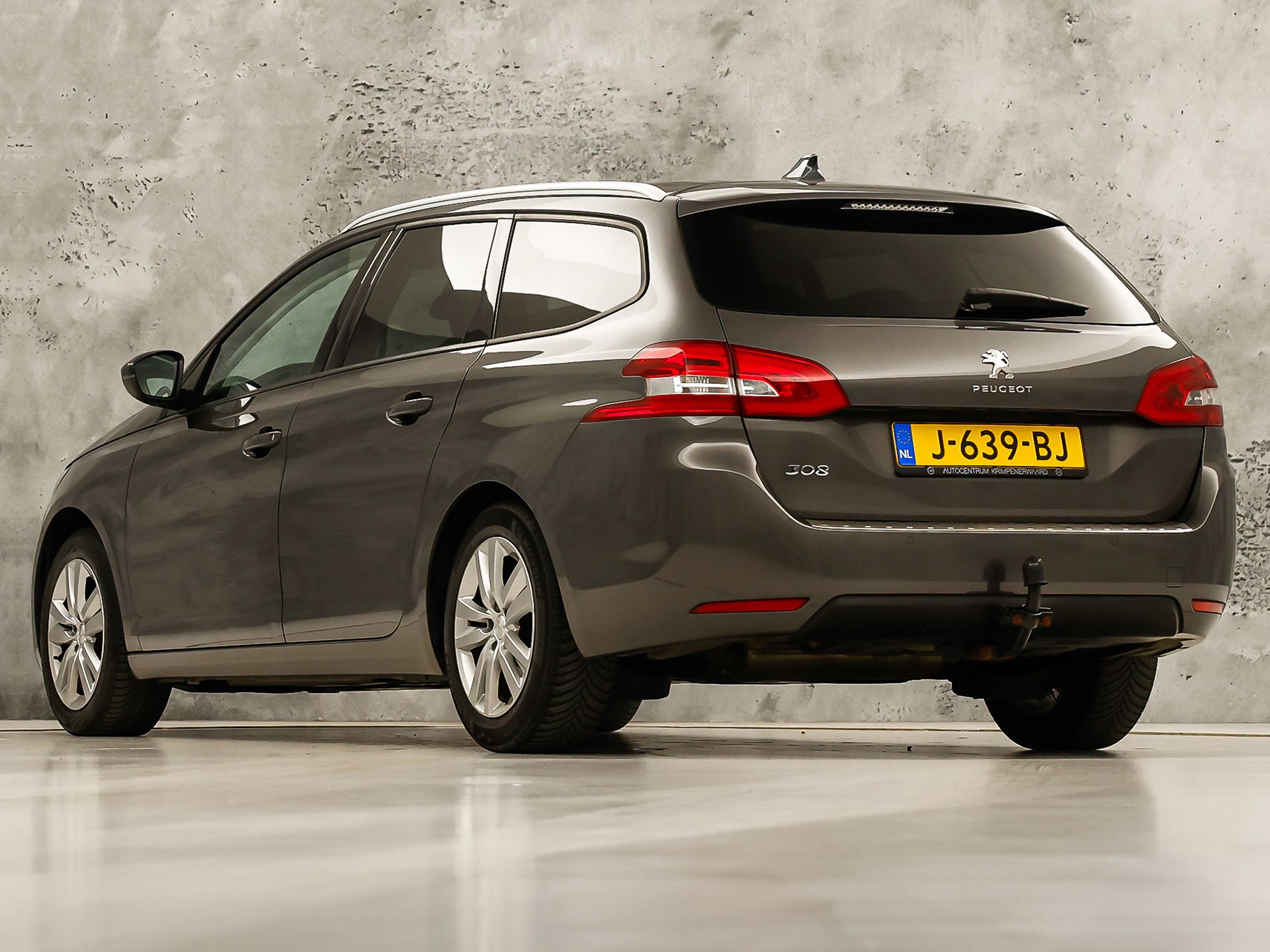 Peugeot 308 SW 1.2 PureTech Sport (PANORAMADAK, APPLE CARPLAY, GROOT NAVI, TREKHAAK, GETINT GLAS, SPORTSTOELEN, PARKEERSENSOREN, CRUISE, NIEUWSTAAT)