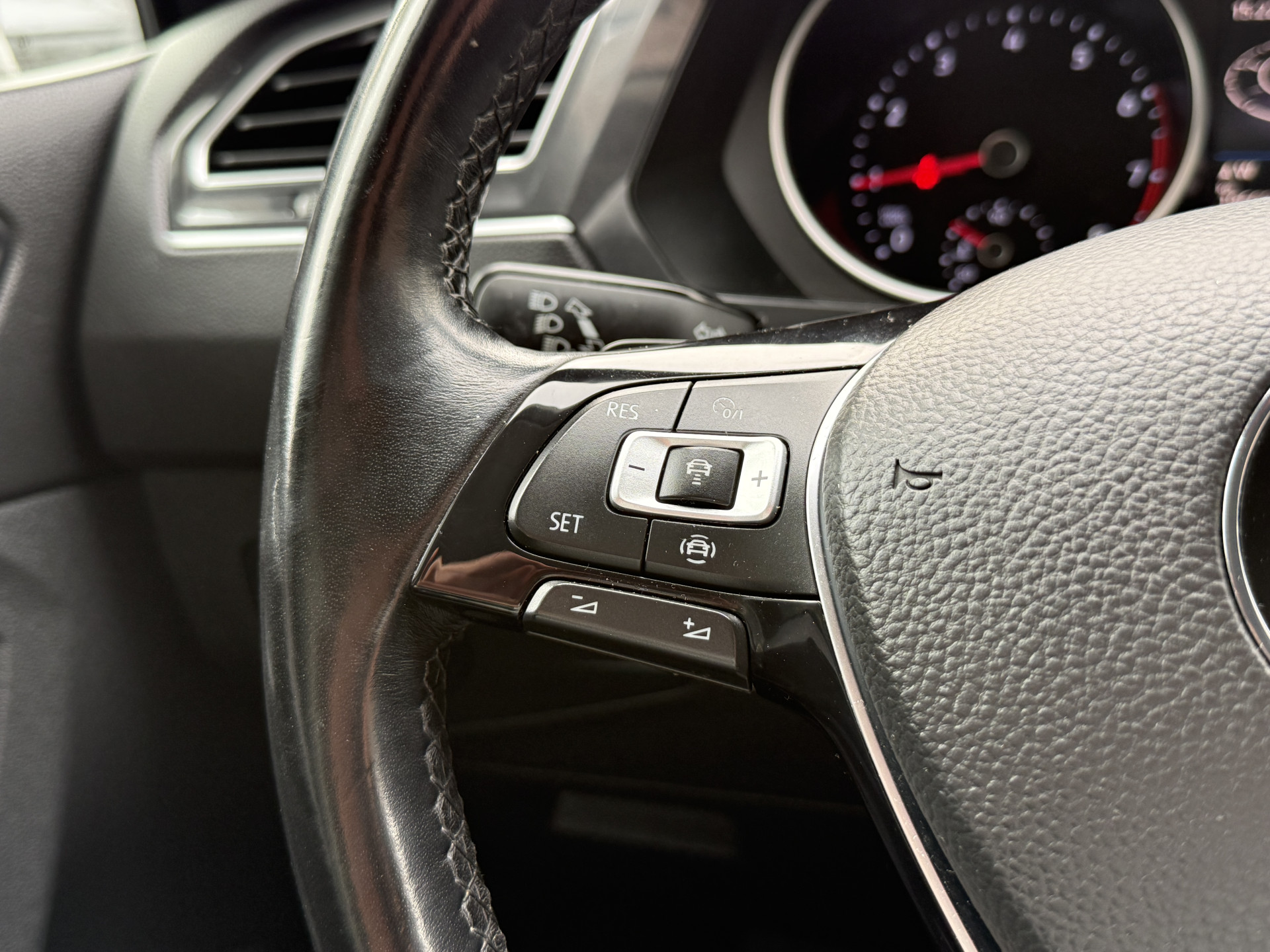 Volkswagen Tiguan 1.5 TSI ACT Comfortline | Apple Carplay | ACC | Trekaak | Draadloze lader