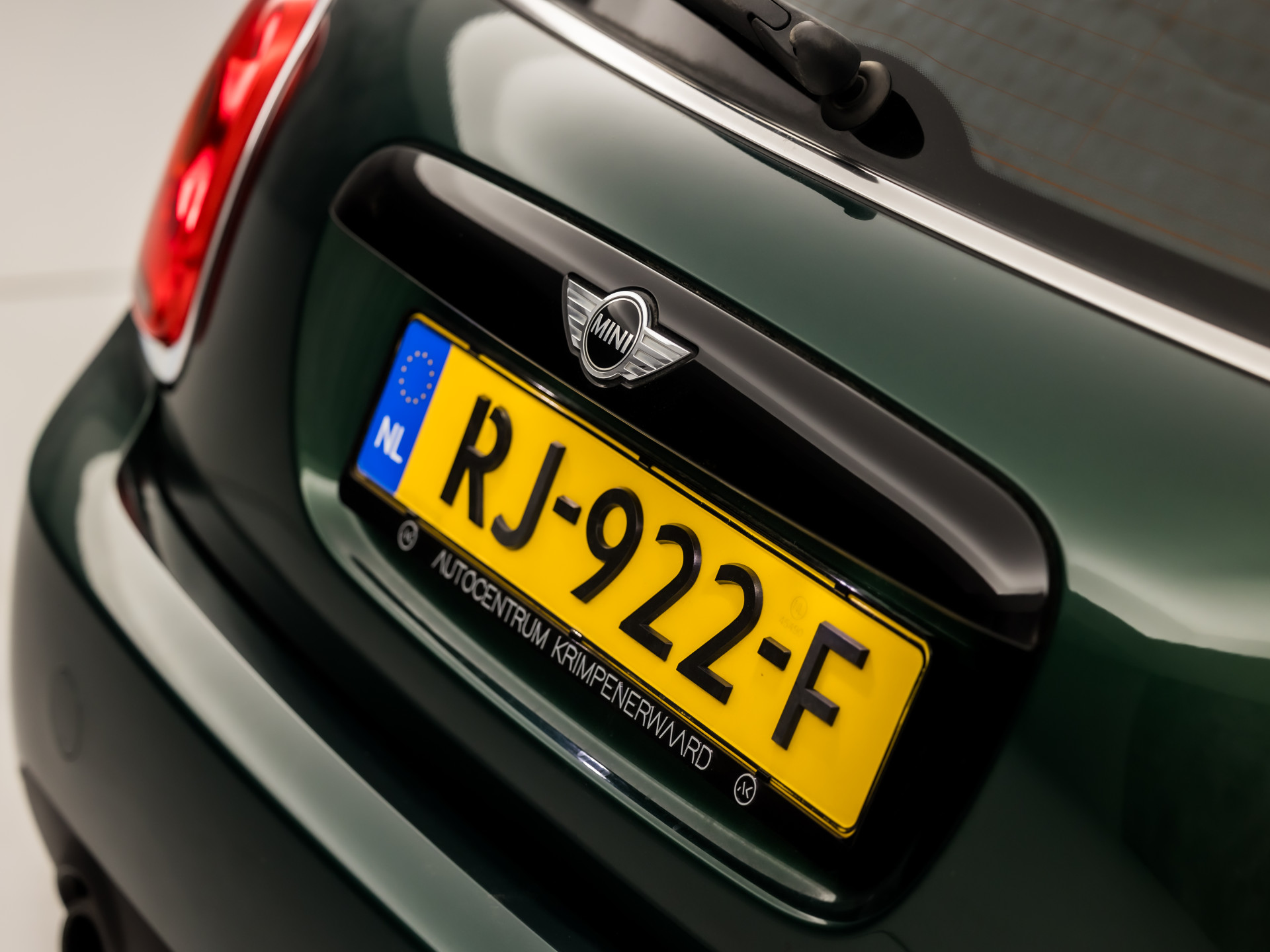 MINI Mini 1.5 Cooper Sport Automaat (PANORAMADAK, JCW PACK, NAVIGATIE, CLIMATE, ZWART HEMEL, SPORTSTOELEN, PARKEERSENSOREN, CRUISE, NIEUWE APK, NIEUWSTAAT)