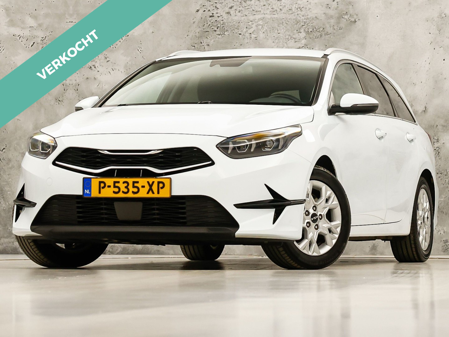 Kia Ceed 1.0 T-GDi DynamicPlusLine (APPLE CARPLAY, GROOT NAVI, STUUR/STOELVERWARMING, CAMERA, SPORTSTOELEN, TREKHAAK, GETINT GLAS, KEYLESS, NIEUWSTAAT)