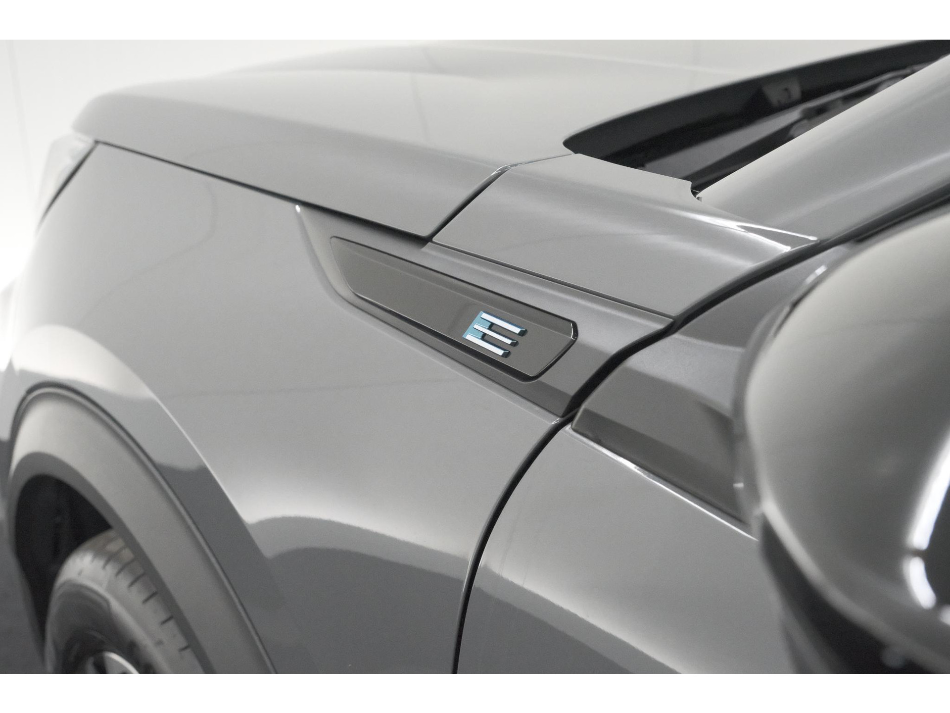 Peugeot e-2008 EV Allure 54 kWh | 97,2% SOH | 11 KW Lader | Apple Carplay | Parkeersensoren