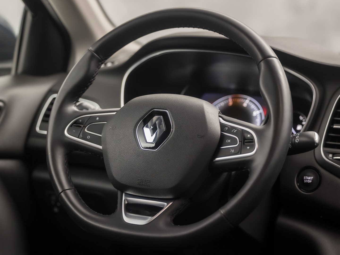 Renault Mégane Estate 1.2 TCe Bose Sport (APPLE CARPLAY, NAVIGATIE, LEDER, CAMERA, GETINT GLAS, SPORTSTOELEN, PARKEERSENSOREN, CRUISE, NIEUWSTAAT)