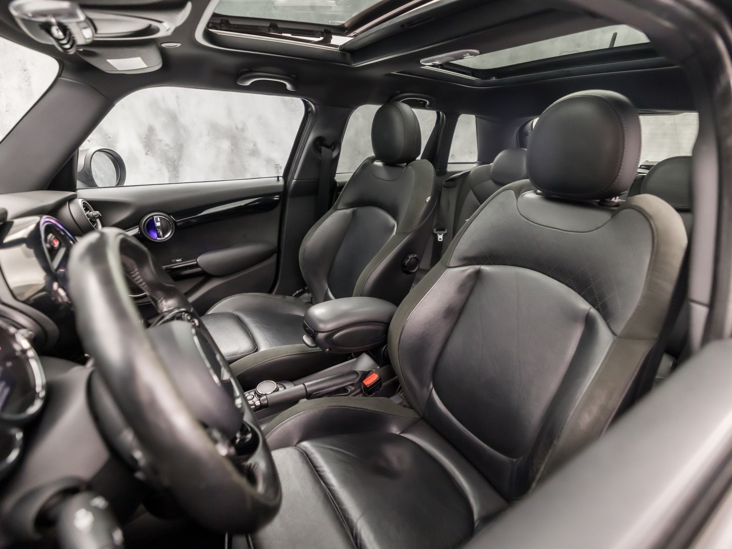 MINI 5-deurs 2.0 Cooper S Chili Edition 192Pk Automaat (PANORAMADAK, GROOT NAVI, HEAD-UP DISPLAY, LEDER, STOELVERWARMING, SPORTSTOELEN, GETINT GLAS, PARKEERSENSOREN, NIEUWSTAAT)
