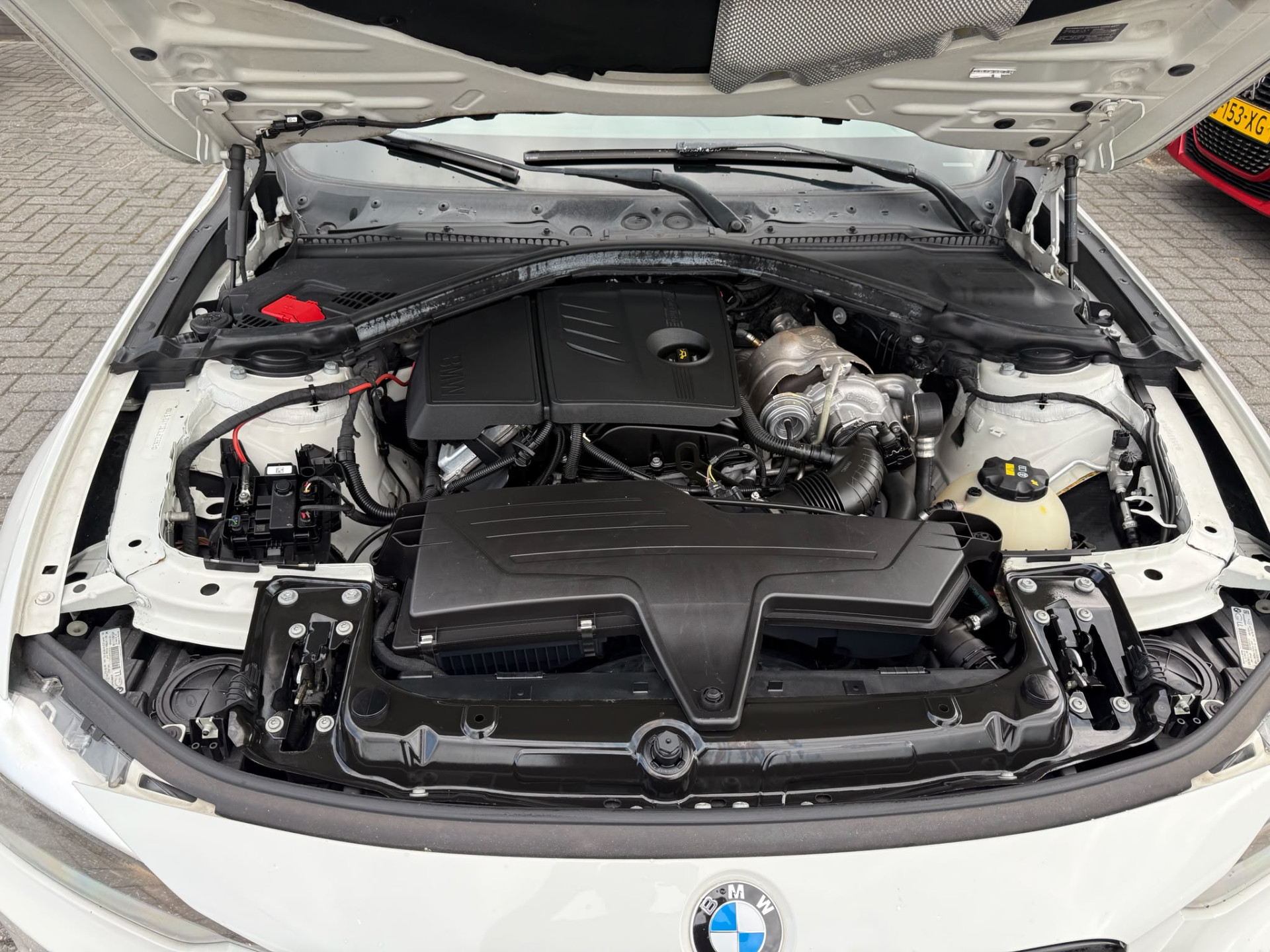 BMW 3-serie 316i M Sport Edition | NIEUWE APK | 3/6 of 12 MND GARANTIE | SCHUIF DAK | NAVI |