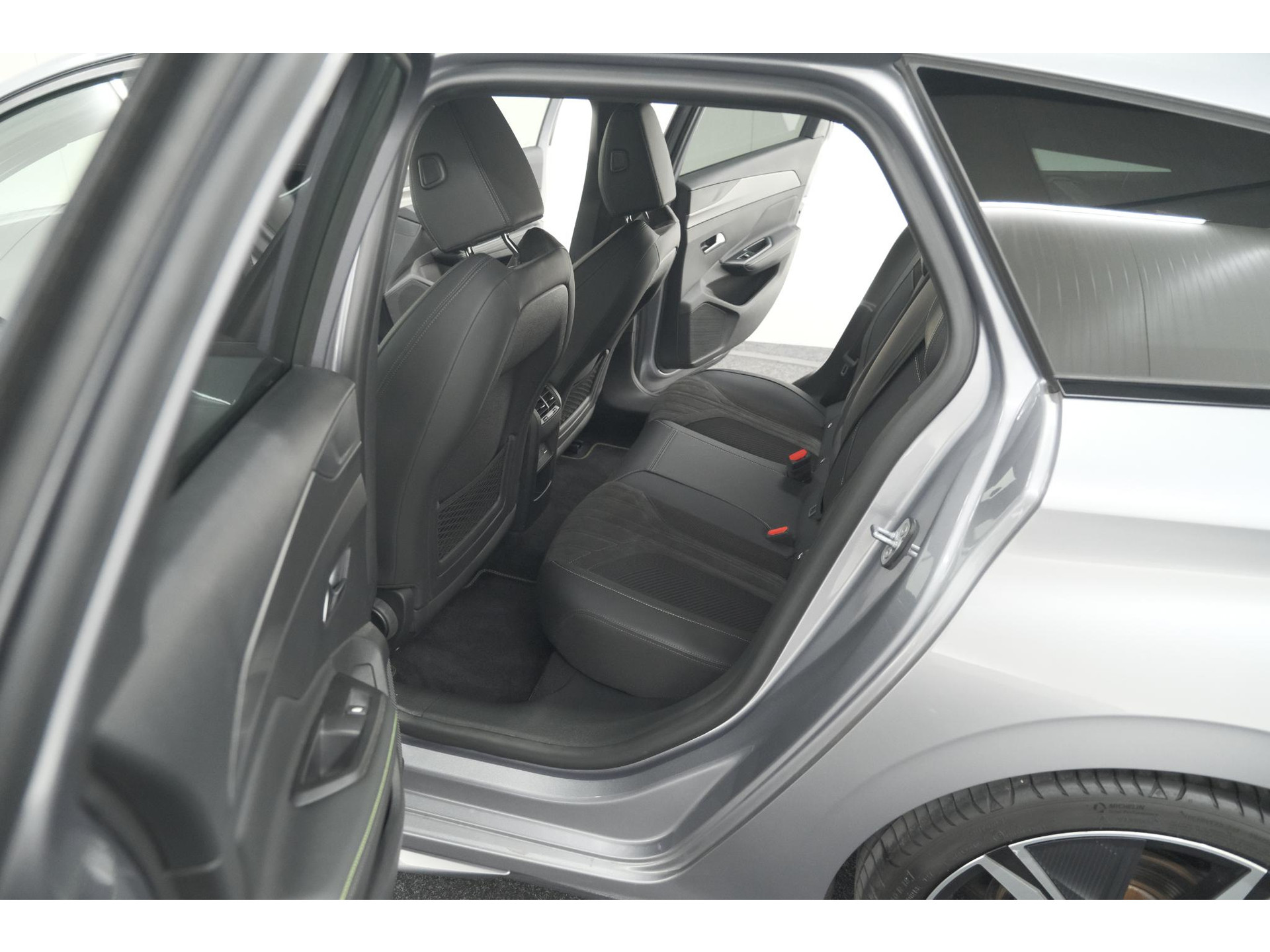 Peugeot 308 SW PureTech 130 EAT8 GT | Trekhaak | Stoelverwarming | Camera | Adaptieve Cruise Control