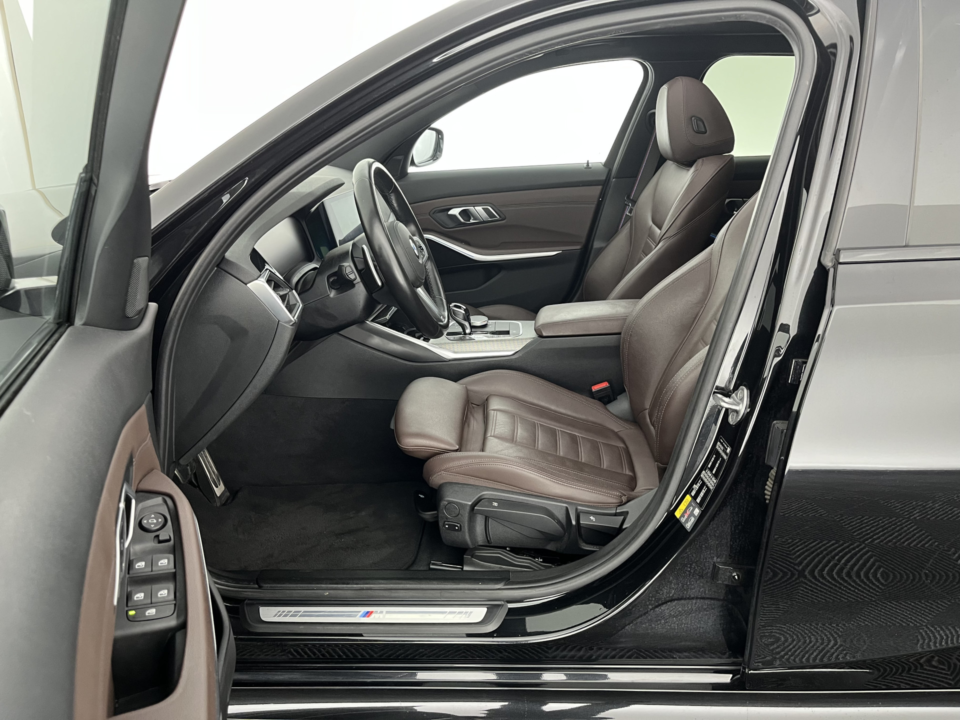 BMW 3-serie Touring 330e eDrive  M-Sportpack Edition (Plug-In) (INCL-BTW) *PANO | LEATHER | HEAD-UP | ADAPTIVE-CRUISE | FULL-LED | KEYLESS | DIGI-COCKPIT | HEATED-SPORTSEATS | CAMERA | HIFI-SOUND | PRIVACYGLASS | DAB+ | SHIFTPADDLES | NAVI-FULLMAP | 19"A