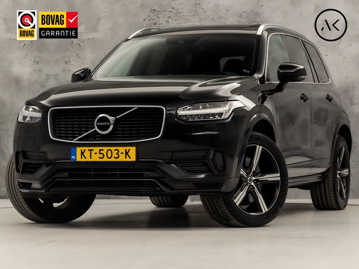 Volvo XC90 2.0 T8 Twin Engine AWD R-Design 7 Persoons 408Pk Automaat (PANORAMADAK, 1e EIGENAAR, LUCHTVERING, APPLE CARPLAY, BOWERS&WILKINS, HEAD-UP DISPLAY, STUUR/STOELVERWARMING, CAMERA, ELEK ACHTERKLEP, NIEUWSTAAT)