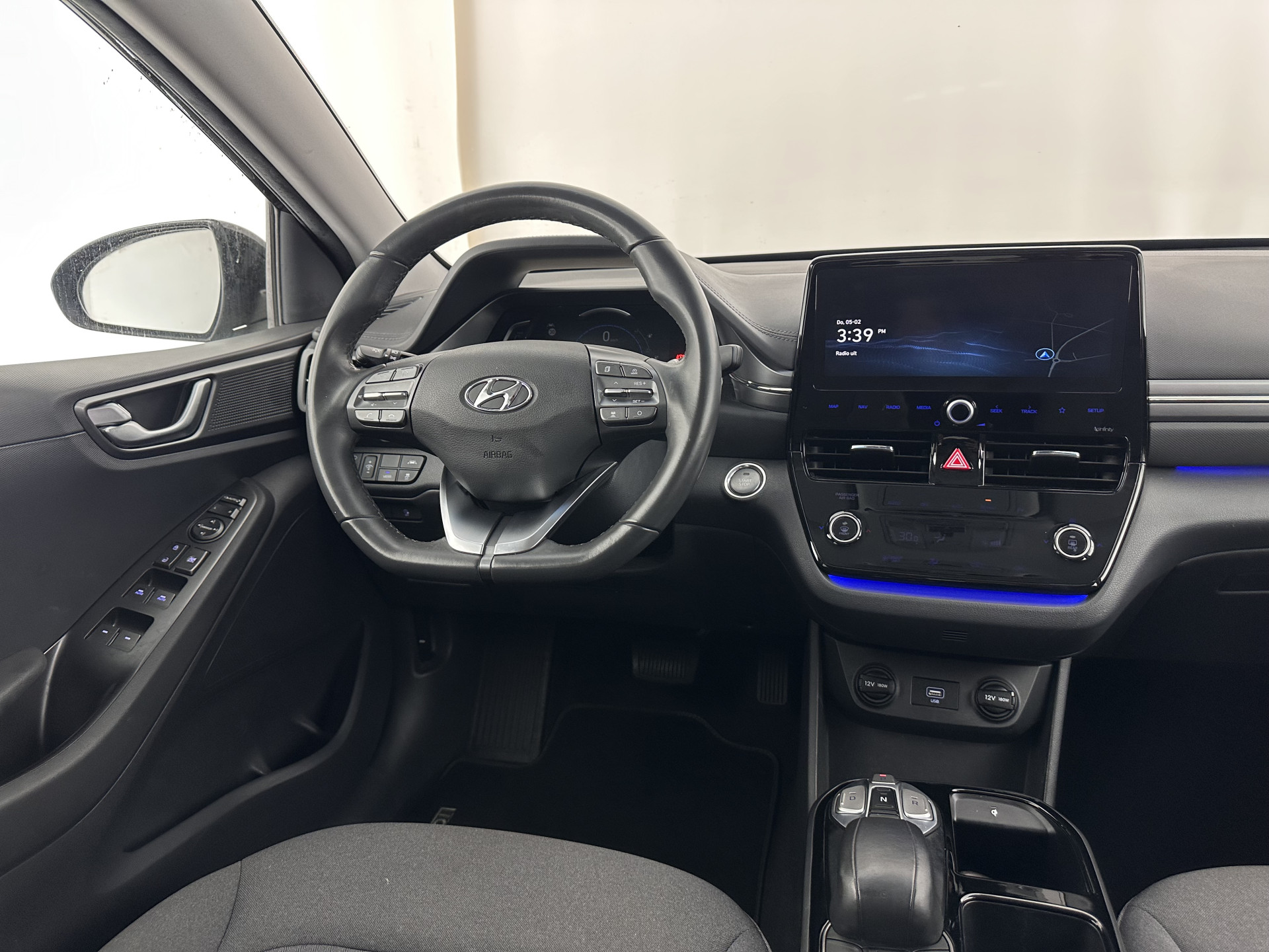 Hyundai IONIQ Comfort EV 38 kWh {SOH-100%} (INCL-BTW) *FULL-LED | ADAPTIVE-CRUISE | CAMERA | KEYLESS | DAB+ | NAVI-FULLMAP | HEATED-COMFORTSEATS | PRIVACYGLASS | ECC | AMBIENTLIGHT | DIGI-COCKPIT | SHIFTPADDLES | LANE-ASSIST | PDC | .
