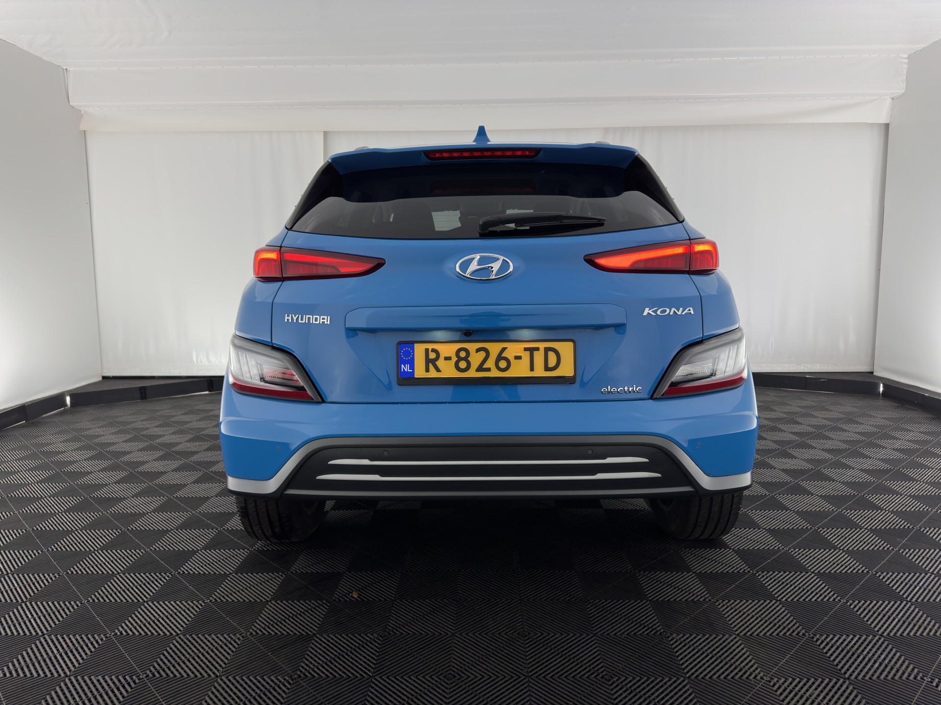 Hyundai Kona EV Fashion 39 kWh [ 3-Fase ] {SOH-100%} (INCL-BTW) Aut.*HEATPUMP | HEAD-UP | NAVI-FULLMAP | DIGI-COCKPIT | FULL-LED | KRELL-AUDIO | LANE-ASSIST | KEYLESS | CAMERA | SHIFT-PADDLES | DAB | ADAPTIVE-CRUISE | COMFORT-SEATS | 17"ALU*
