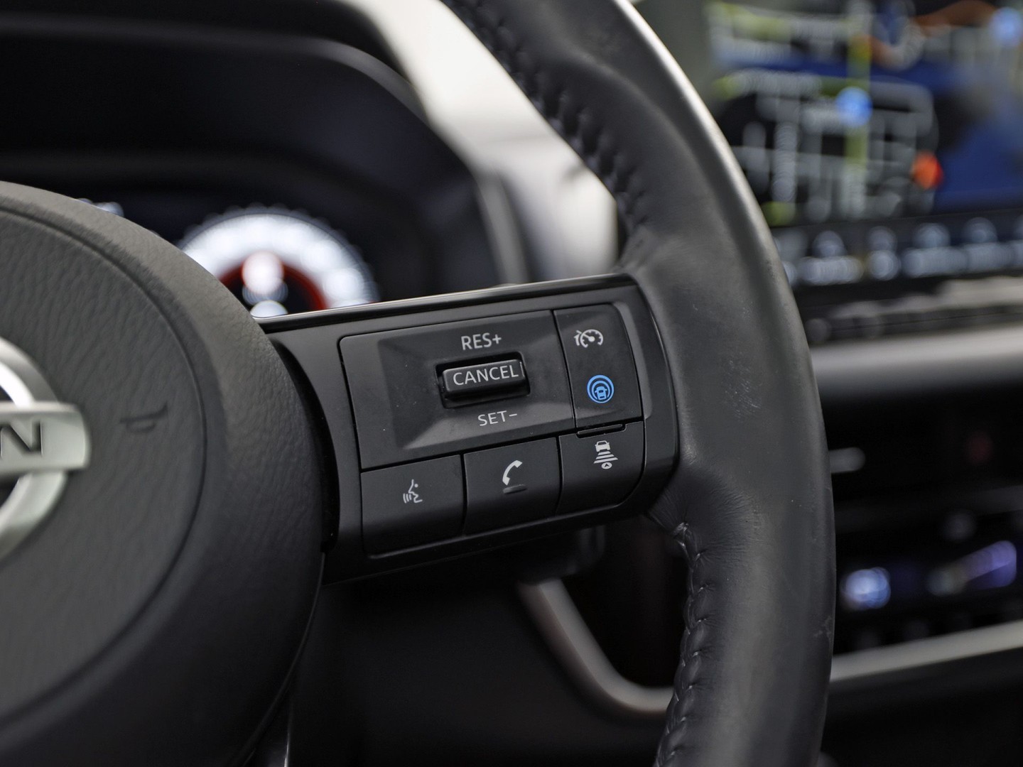 Nissan Qashqai 1.3 MHEV Xtronic Premiere Edition 158Pk Automaat (PANORAMADAK, VIRTUAL COCKPIT, APPLE CARPLAY, GROOT NAVI, 360 CAMERA, LEDER, SPORTSTOELEN, STOELVERWARMING, GETINT GLAS, ADAPTIVE CRUISE, NIEUWSTAAT)