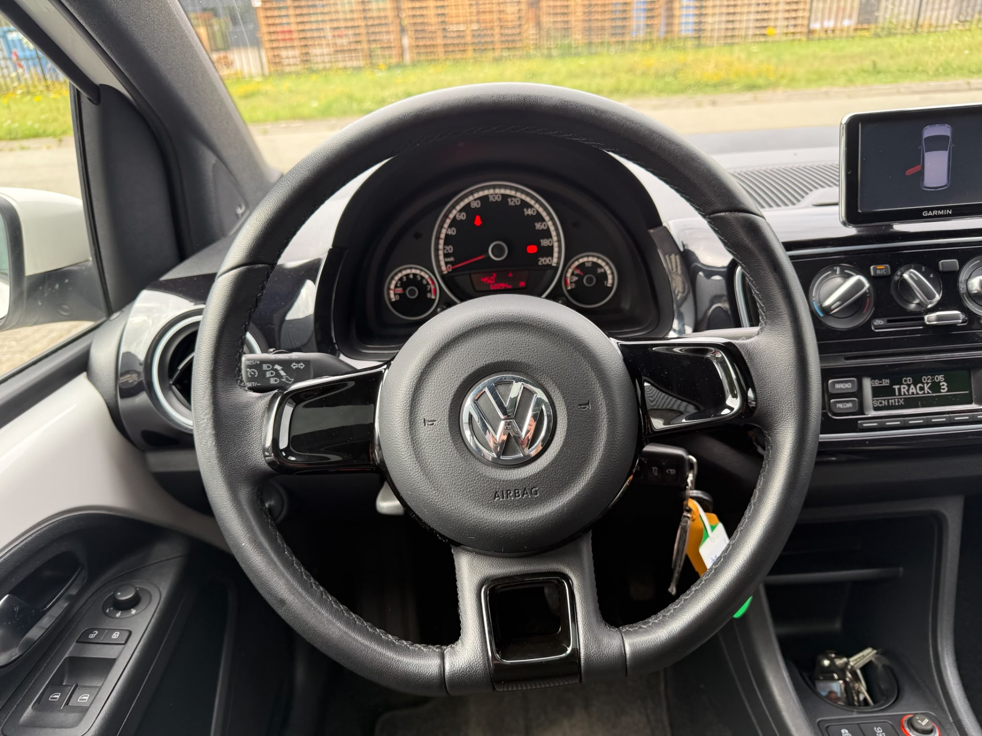 Volkswagen Up! 1.0 high up! BlueMotion | 2E EIGENAAR | 3/6/12MND GARANTIE | PANO | CRUISE | AIRCO | NAVI | FENDER AUDIO |