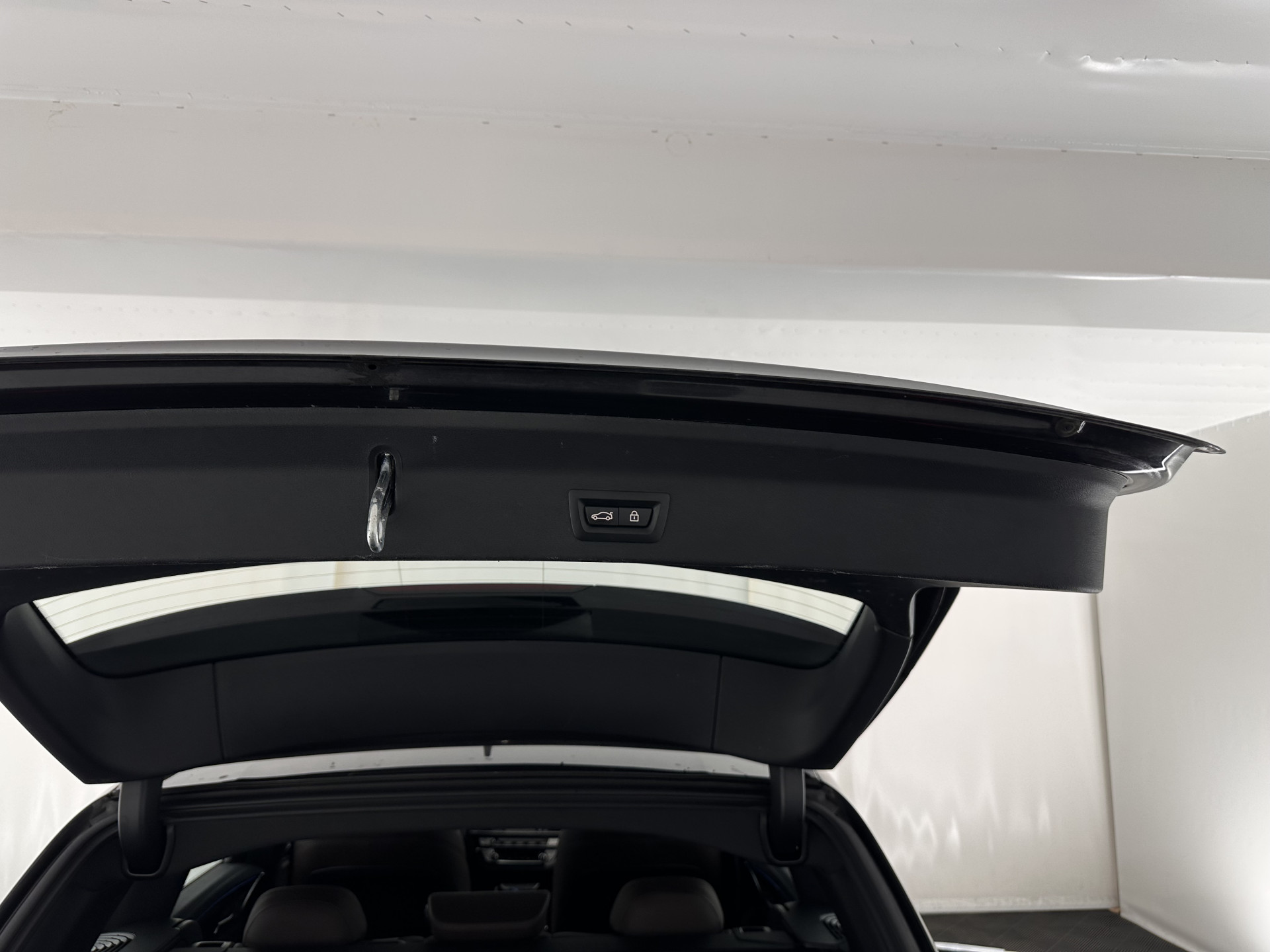 BMW iX3 High Executive 80 kWh [ 3-Fase-11kW ] {SOH-99%} (INCL-BTW) Aut. *HEATPUMP | PANO | LEATHER | HARMAN/KARDON | FULL-LED | BLINDSPOT | MEMORY-PACK | DIGI-COCKPIT | HEATED-SPORTSEATS | KEYLESS | TOPVIEW | DAB+ | NAVI-FULLMAP | HEAD-UP | ...