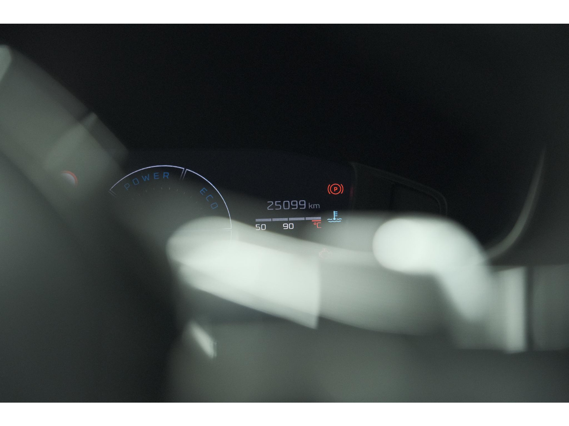 Peugeot 2008 Hybrid 136 e-DCS6 Allure | 360 Camera | Adaptieve Cruise Control | Dodehoekdetectie | Navigatie