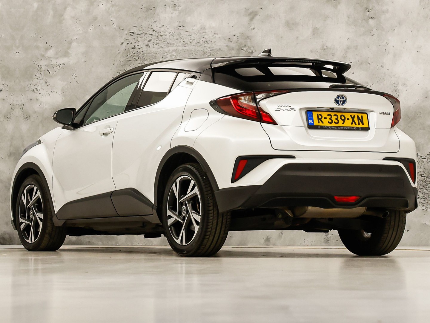 Toyota C-HR 1.8 Hybrid Sport Automaat (GROOT NAVI, CLIMATE, CAMERA, STOELVERWARMING, SPORTSTOELEN, ADAPTIVE CRUISE, GETINT GLAS, KEYLESS, NIEUWSTAAT)