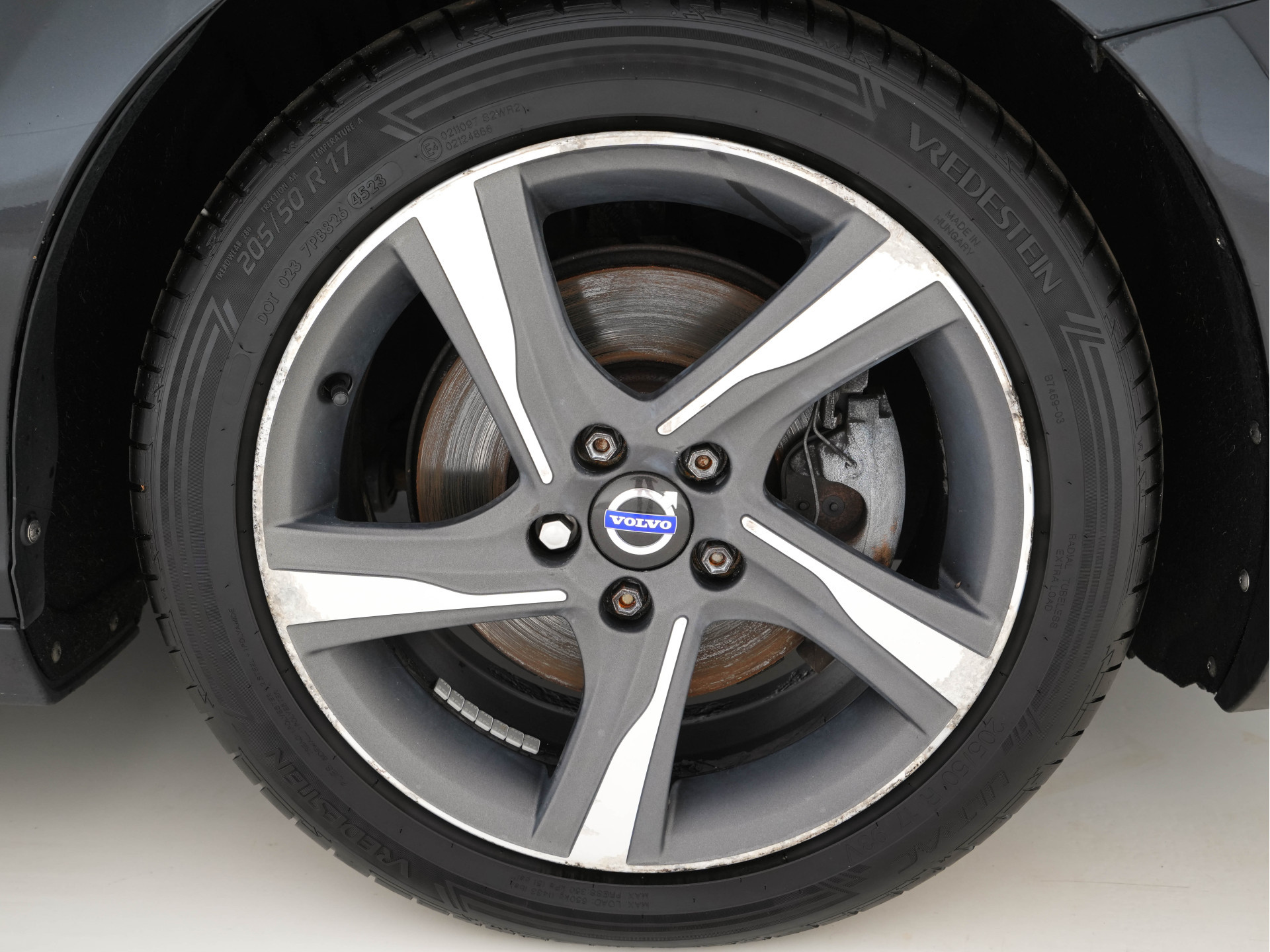 Volvo V40 1.6 T3 R-Design *NAVI-FULLMAP | LEATHER-ALCANTARA | ECC | PDC | CRUISE | SPORT-SEATS | TOWBAR | 17''ALU*