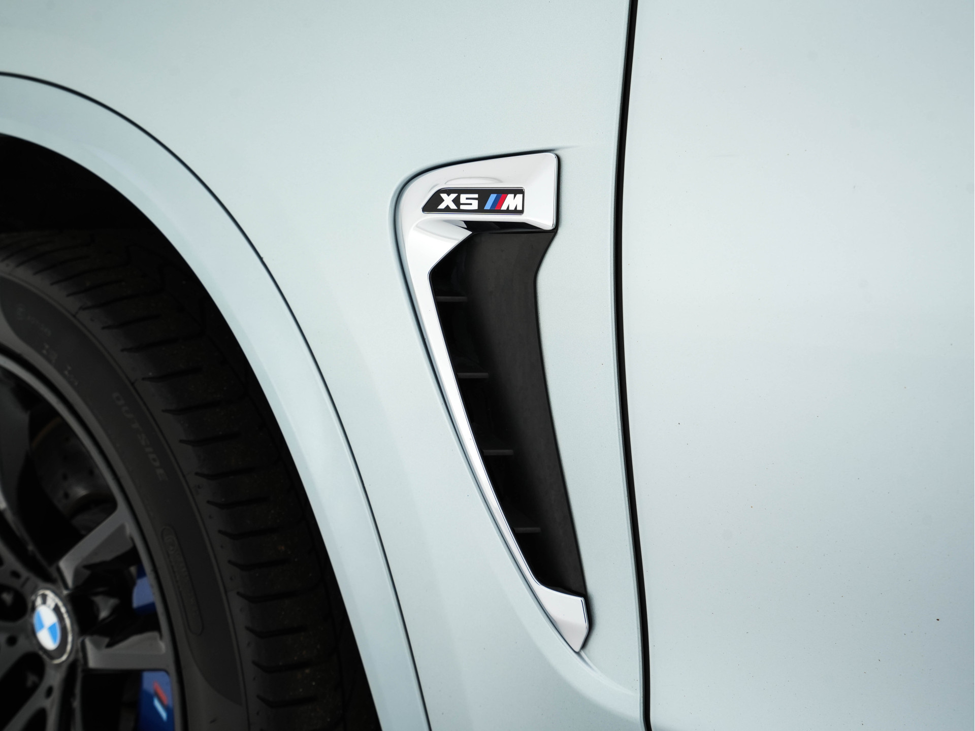 BMW X5 M High Executive M-Sportpack Aut. *PANO | HEAD-UP | LEATHER | FULL-LED | NAVI-FULLMAP | MEMORY-PACK | HARMAN/KARDON-AUDIO | KEYLESS | CAMERA | HEATED-COMFORTSEATS | SHIFTPADDLES | TOWBAR | 20''ALU*