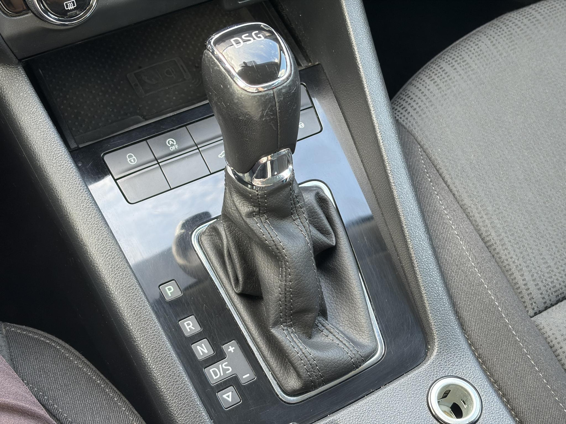 Skoda Octavia Combi 1.5 TSI Greentech Style Business 2e Eigenaar,Draadloze telefoonlader,Carplay,Camera,Navi,Trekhaak,150pk,Pdc V+A,Keyless,Clima,Cruise,Elekt.Stoel,Recent beurt gehad,N.A.P,Apk tot 07-2027
