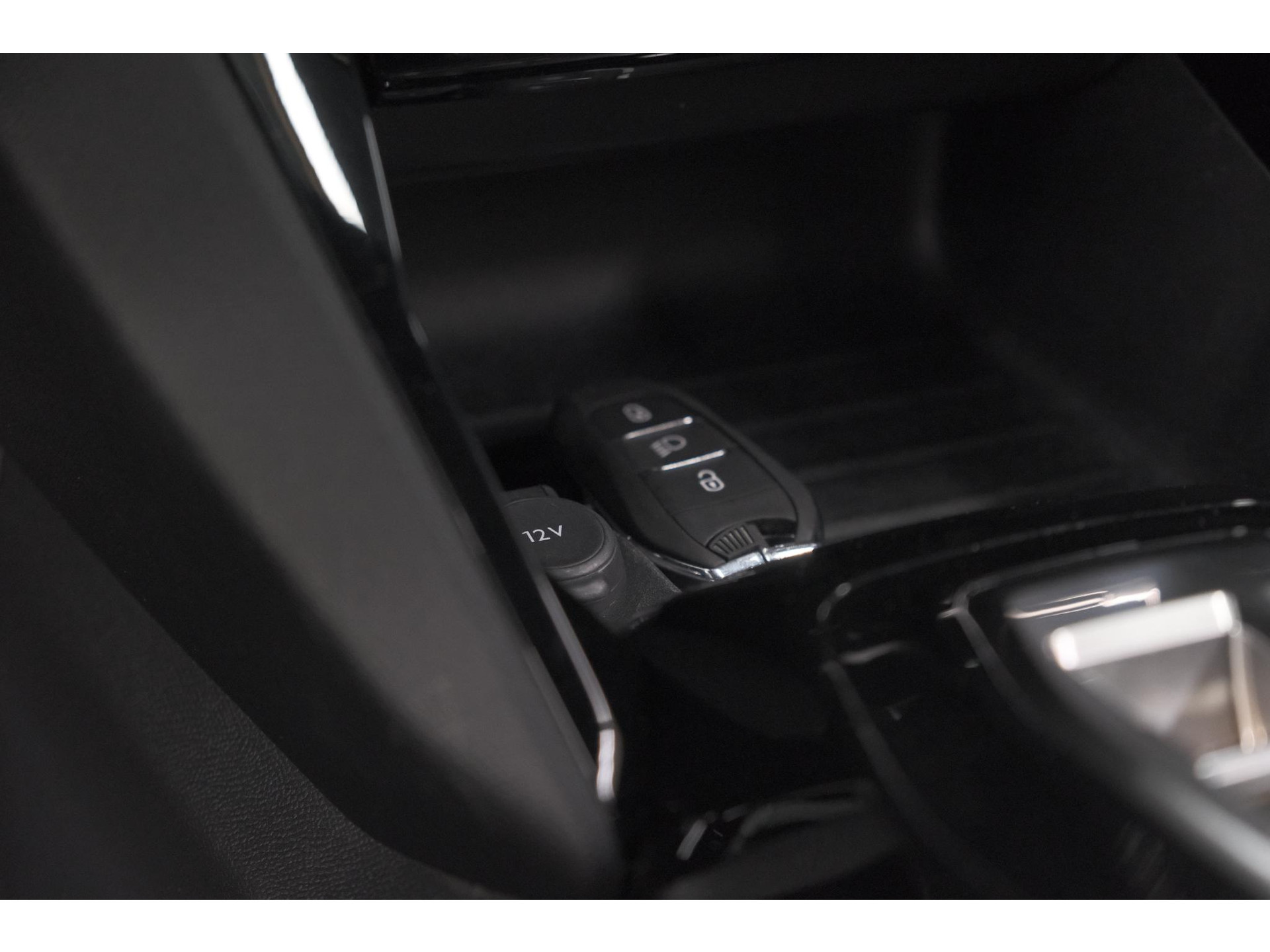 Peugeot 2008 PureTech 130 EAT8 GT | Camera | Apple Carplay | Parkeersensoren | 17 Inch Lichtmetalen Velgen