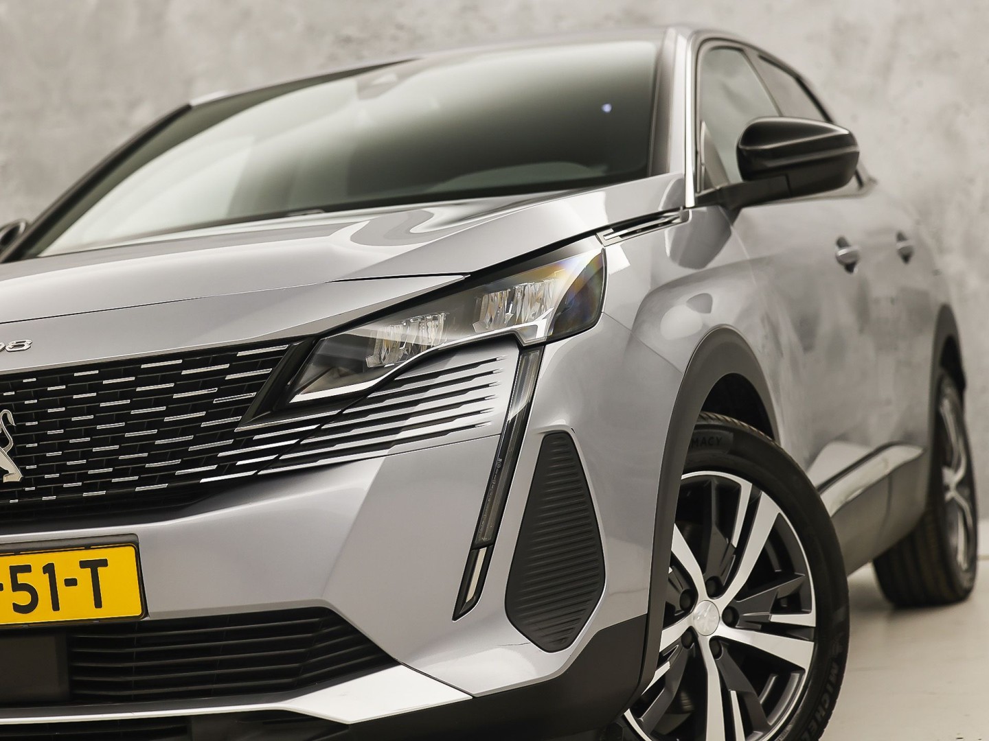 Peugeot 3008 1.6 HYbrid 225 Allure Sport 225Pk Automaat (APPLE CARPLAY, GROOT NAVI, 360 CAMERA, SPORTSTOELEN, LEDER, KEYLESS, GETINT GLAS, LANE ASSIST, NIEUWSTAAT)