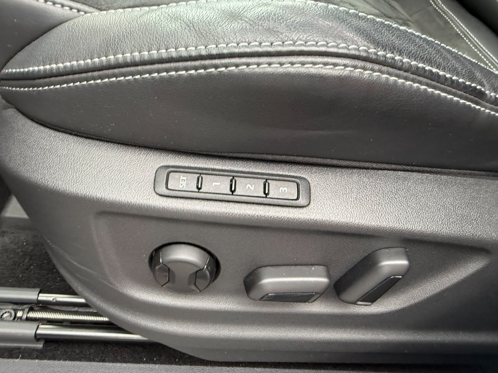 ŠKODA Kodiaq 1.5 TSI Sportline Business | 1E EIGENAAR | 3/6/12 MND GARANTIE | AUTOMAAT | PANO | LED | DAB | MEMORY | CARPLAY | DIGITAAL COCKPIT | TREKHAAK |