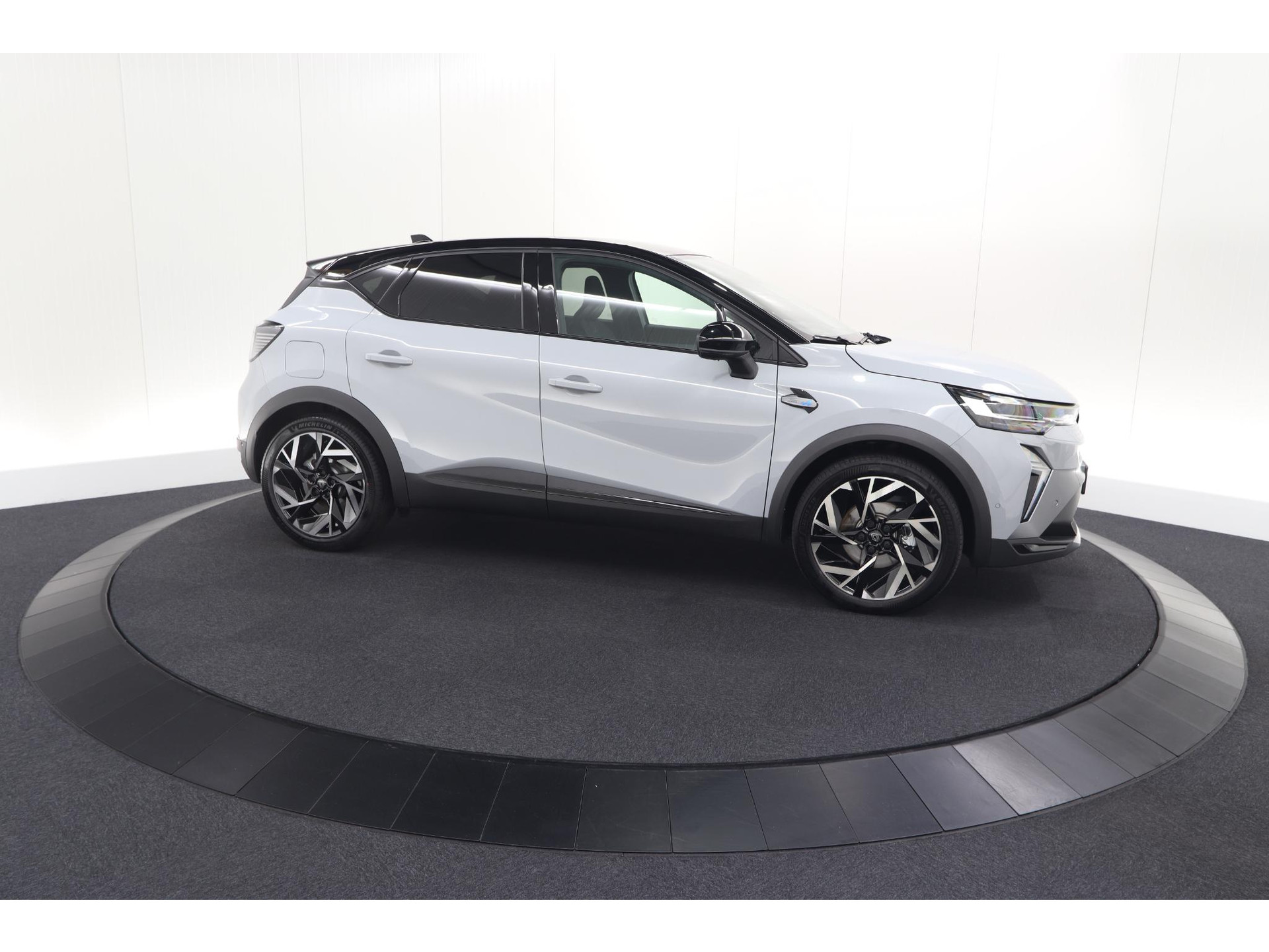 Renault Captur 1.8 E-Tech full hybrid 160 esprit Alpine | 360 Camera | Adaptieve Cruise Control | Dodehoekdetectie | Stuurwielverwarming
