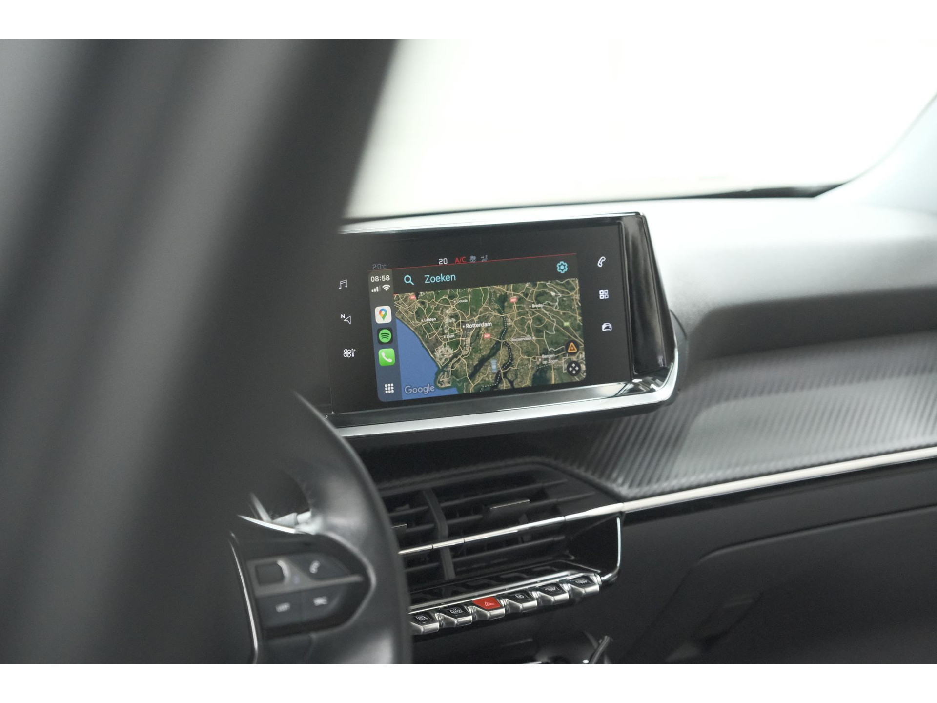 Peugeot 2008 PureTech 130 EAT8 Allure | Trekhaak | Camera | Navigatie | Apple Carplay