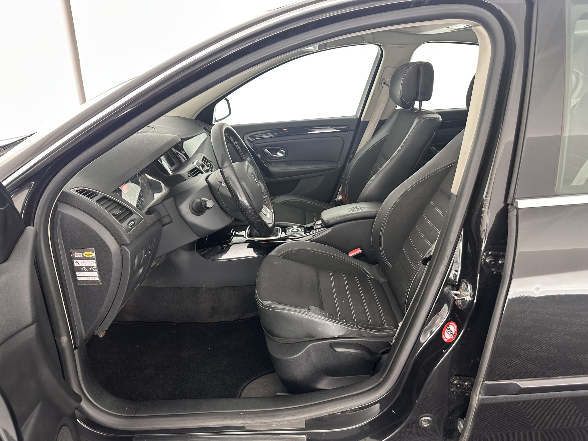 Renault Laguna 2.0 dCi S/S (INCL-BTW) *PANO | LEATHER-MICROFIBRE | BI-XENON | KEYLESS | NAVI-FULLMAP | COMFORT-SEATS | ECC | PDC | CRUISE | TOWBAR | 18''ALU*