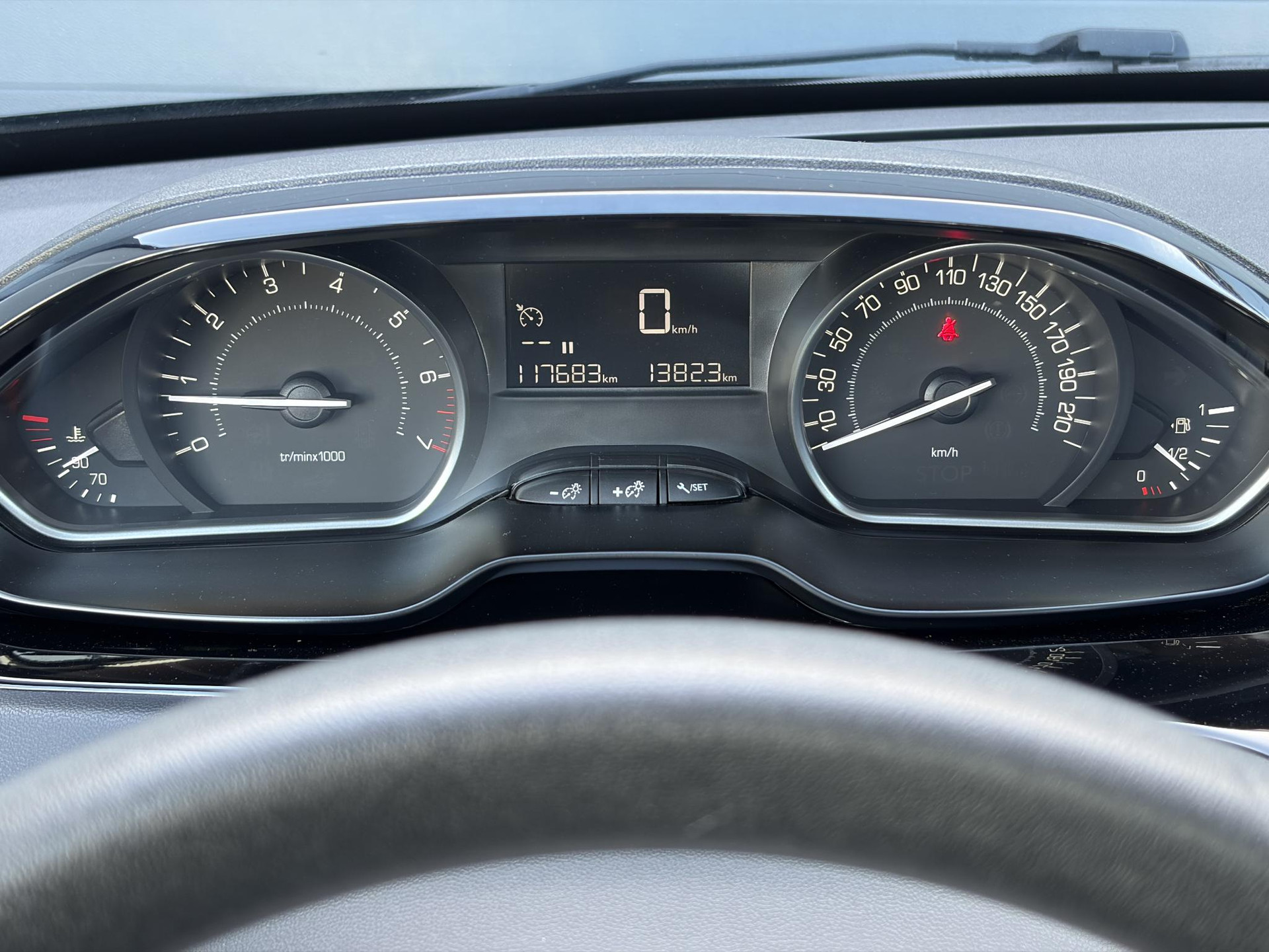 Peugeot 208 1.2 PureTech Active 2e Eigenaar,Navi,Dealer Onderhouden,Airco,Cruise,Carplay,5 Deurs,Net beurt gehad,N.A.P,Apk tot 04-2027
