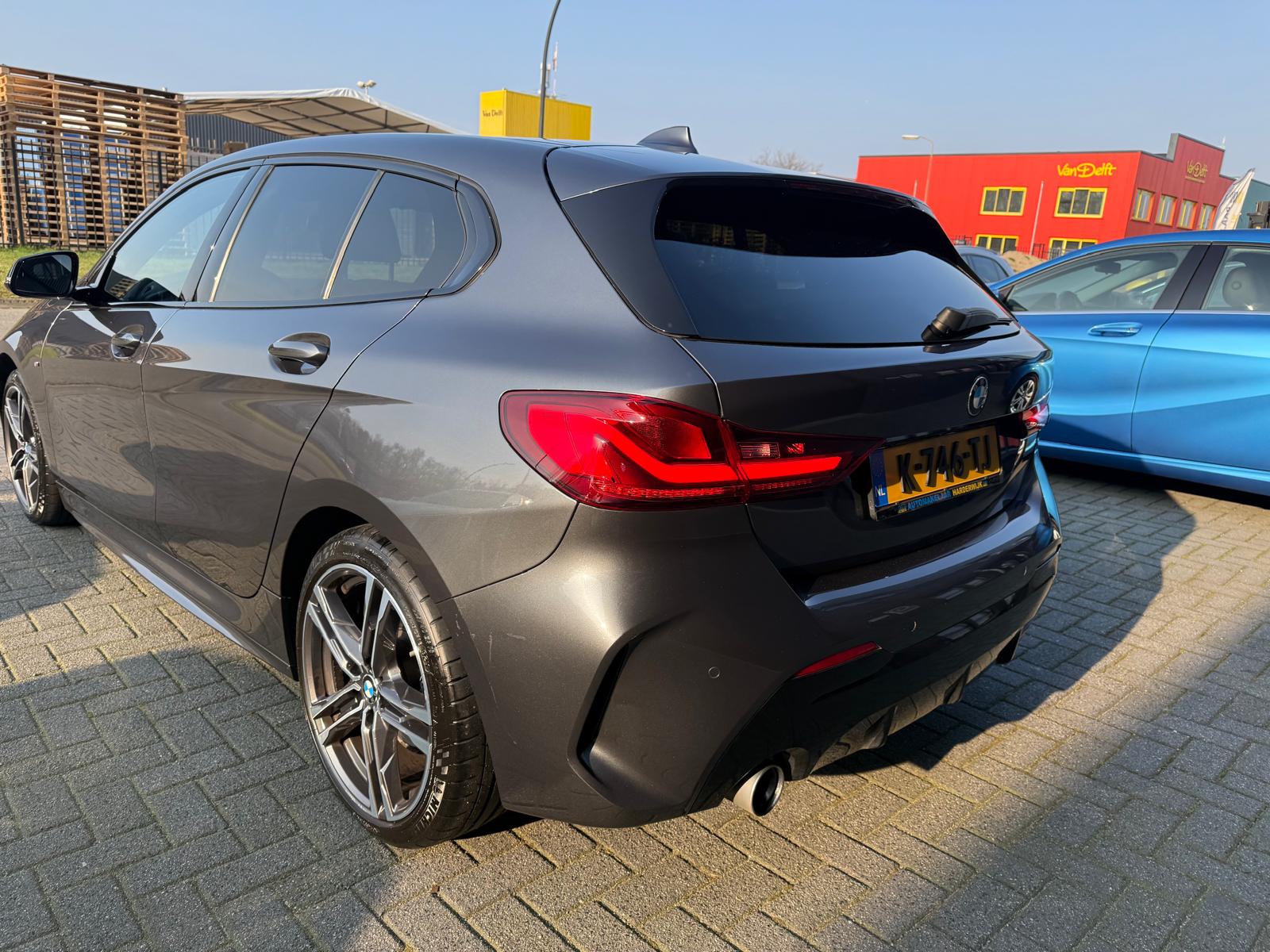 BMW 1-serie 116d Executive | 1E EIGENAAR | 3/6/12MND GARANTIE | AUTOMAAT | LED | CARPLAY | SFEERVERLICHTING | CRUISE | AIRCO |