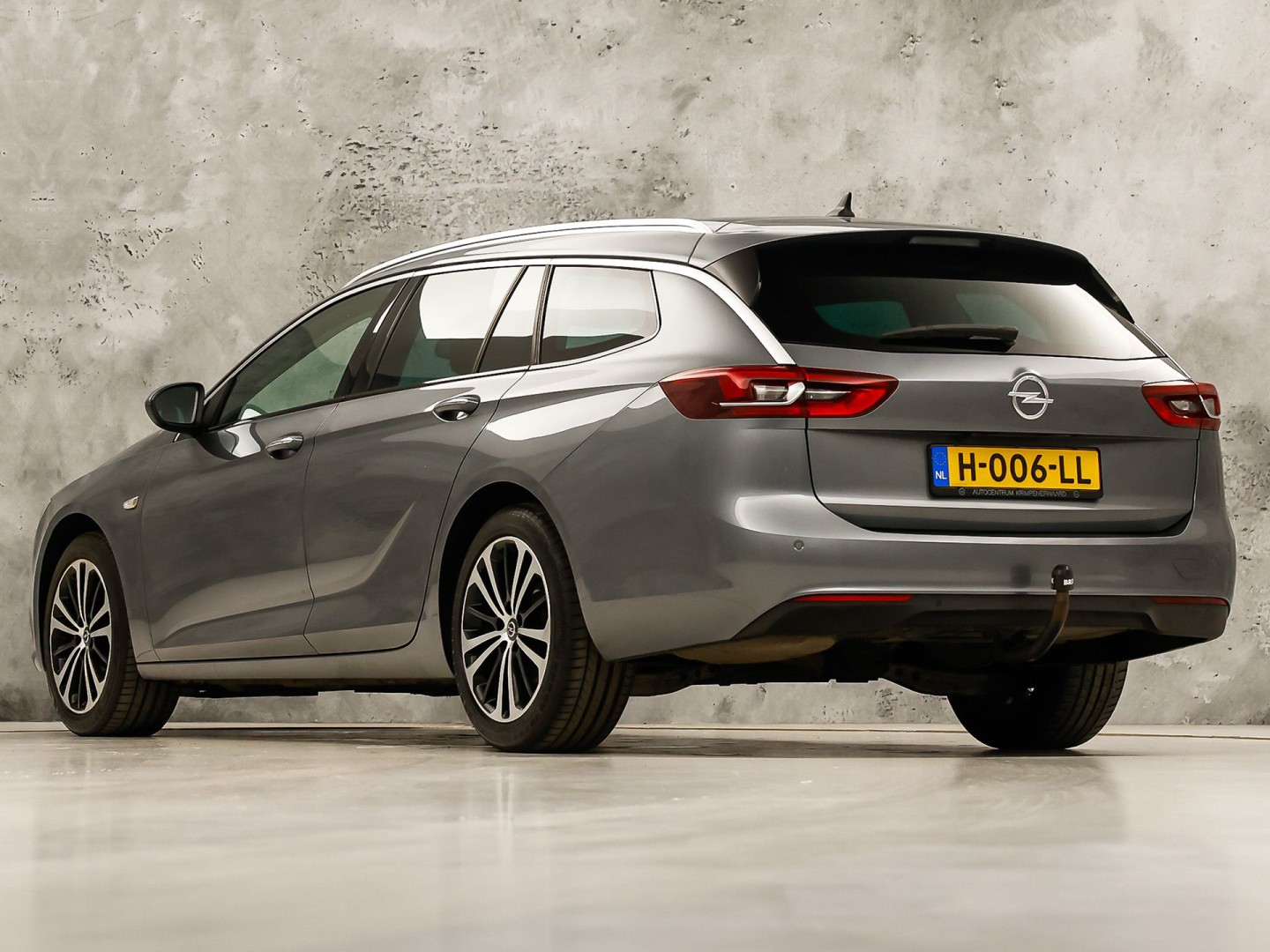 Opel Insignia 1.5 Turbo Business Executive 165Pk Automaat (APPLE CARPLAY, GROOT NAVI, CLIMATE, CAMERA, STUUR/STOELVERWARMING, ADAPTIVE CRUISE, SPORTSTOELEN, GETINT GLAS, TREKHAAK, NIEUWSTAAT)