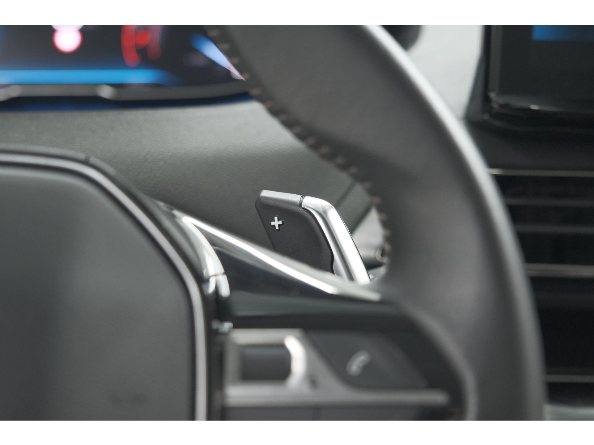Peugeot 5008 PureTech 130 EAT8 Active Pack | 7 Zitplaatsen | Apple Carplay | Parkeersensoren | Navigatie