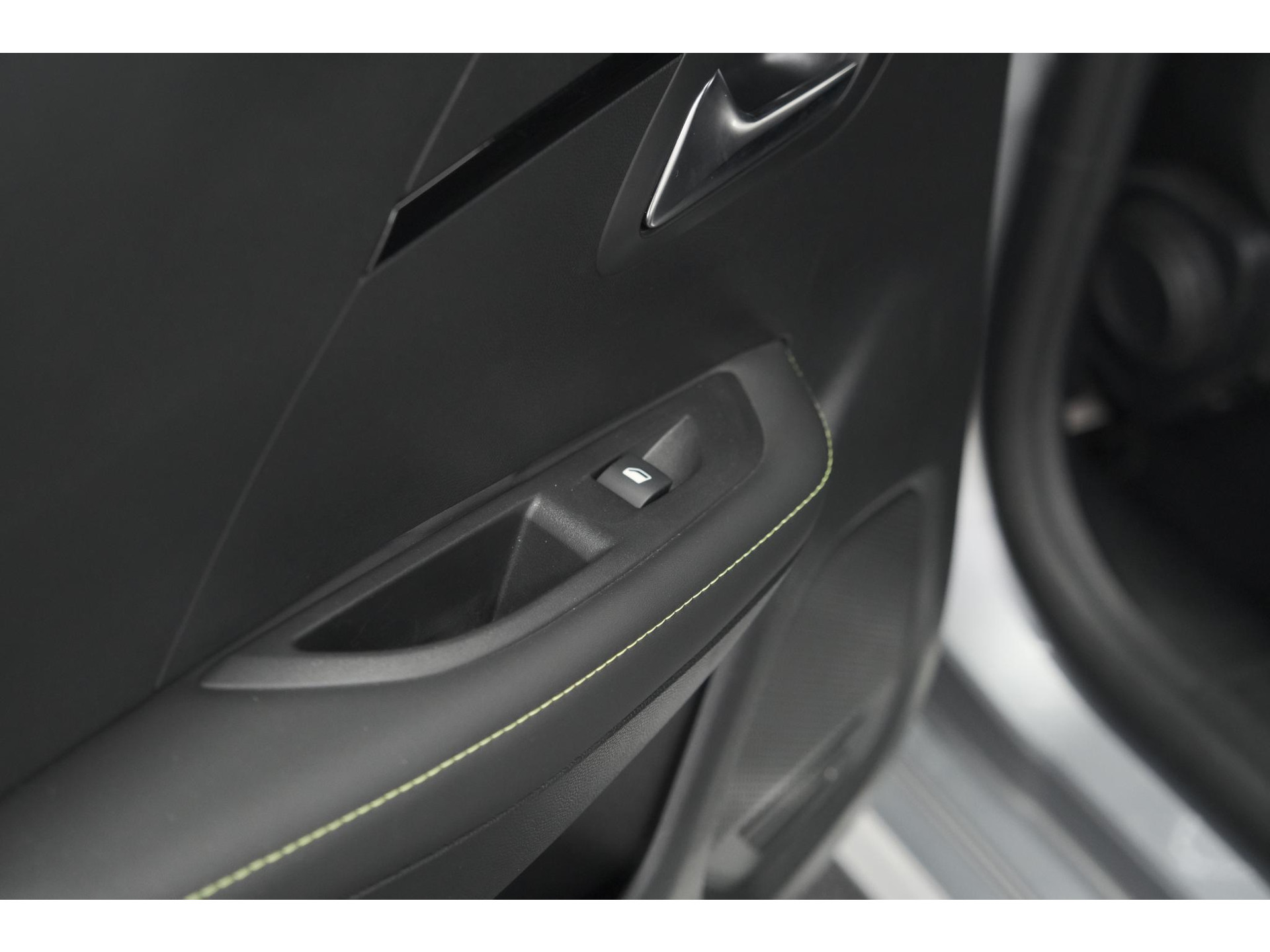 Peugeot 208 PureTech 100 GT | Camera | Navigatie | Apple Carplay | Parkeersensoren