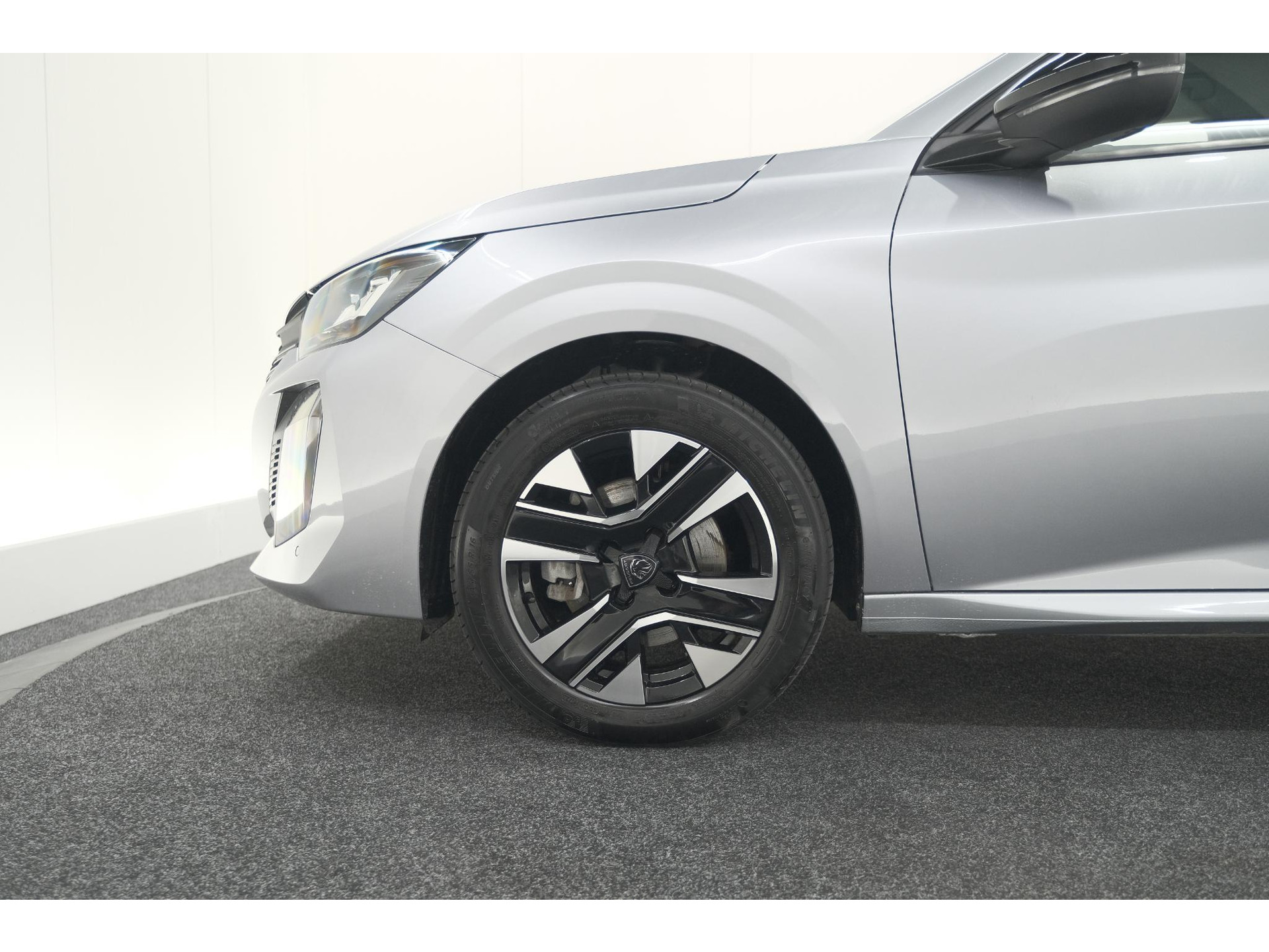 Peugeot 208 PureTech 100 Allure Pack | NIEUW MODEL | Apple CarPlay | Parkeersensoren | Climate Control