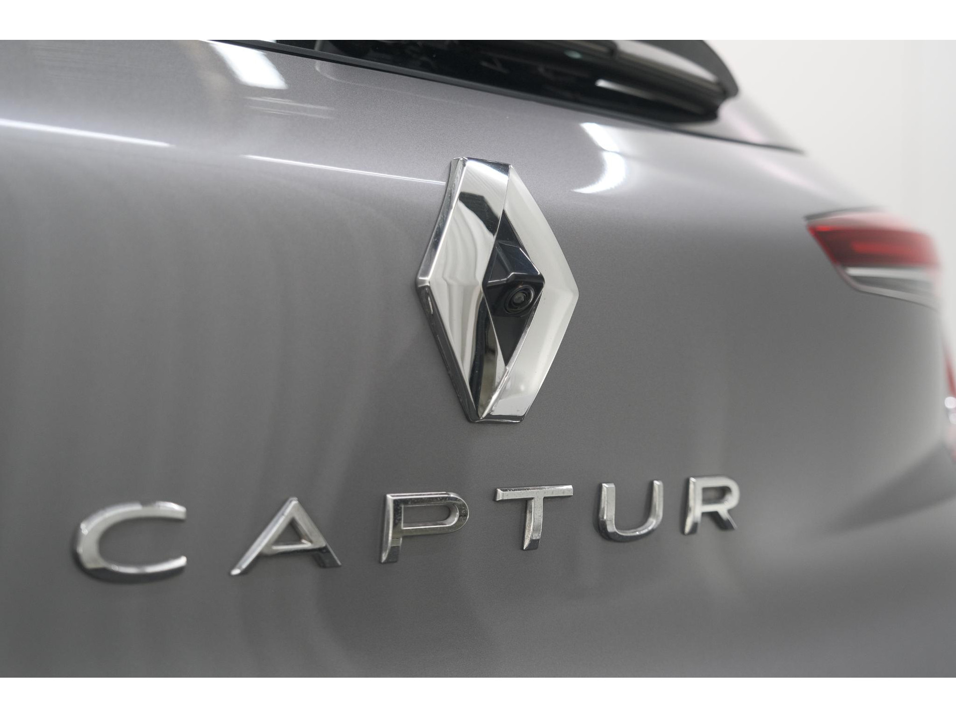 Renault Captur Mild Hybrid 140 EDC Techno | 360 Camera | Groot scherm | Stoelverwarming | Parkeersensoren | Allseason banden