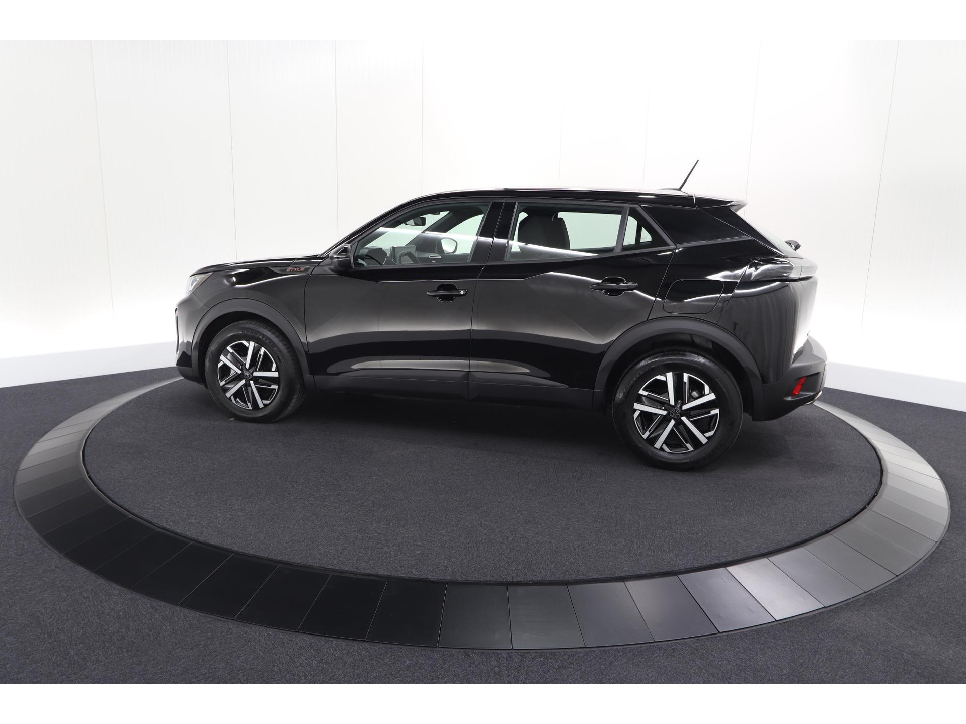 Peugeot 2008 1.2 Hybrid 136 Style | Apple Carplay | Parkeersensoren | Climate control