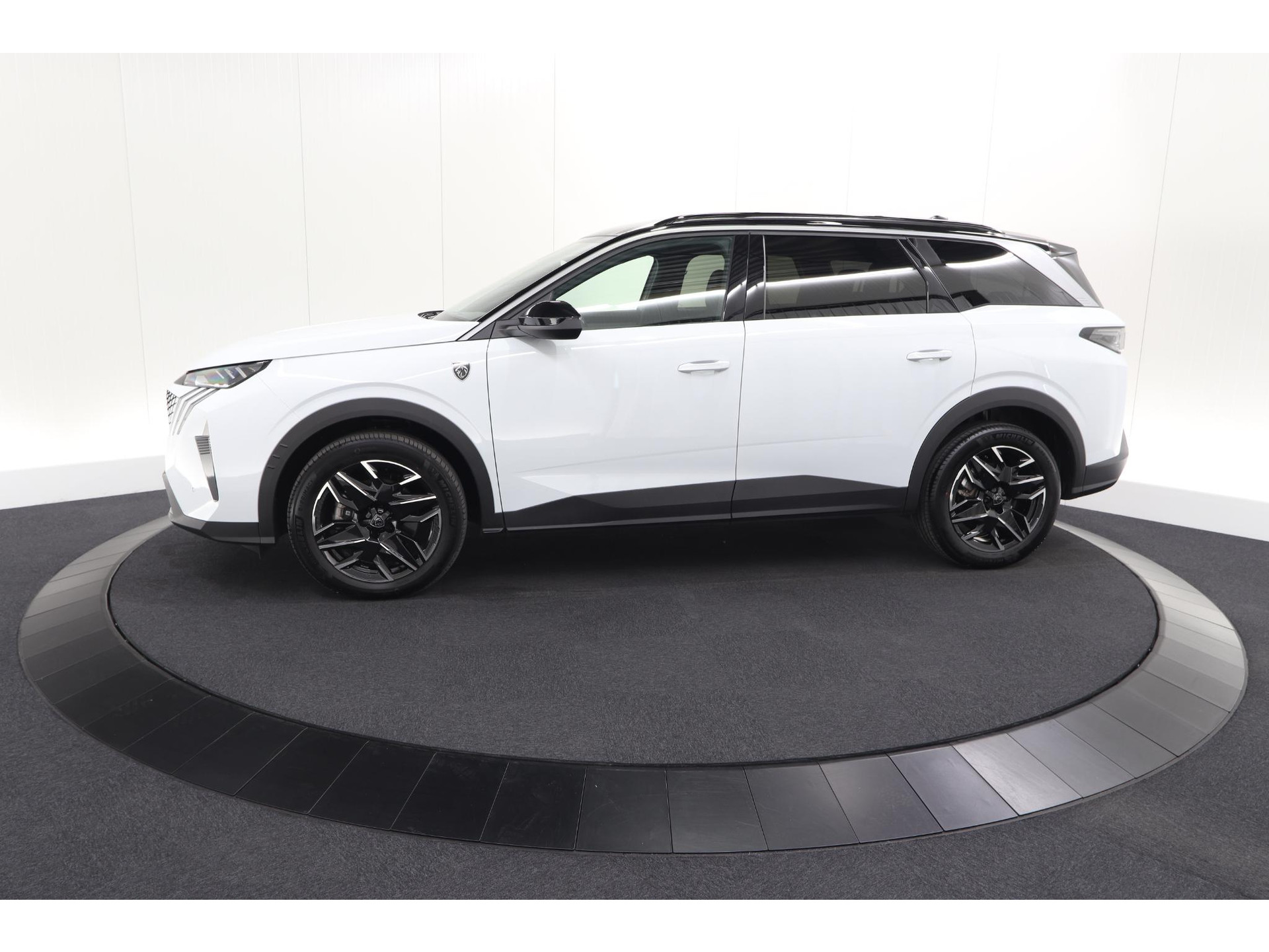 Peugeot 5008 1.2 Hybrid 136 GT 7p | Adaptieve Cruise Control | Camera | Elektrische Kofferklep | Stoelverwarming