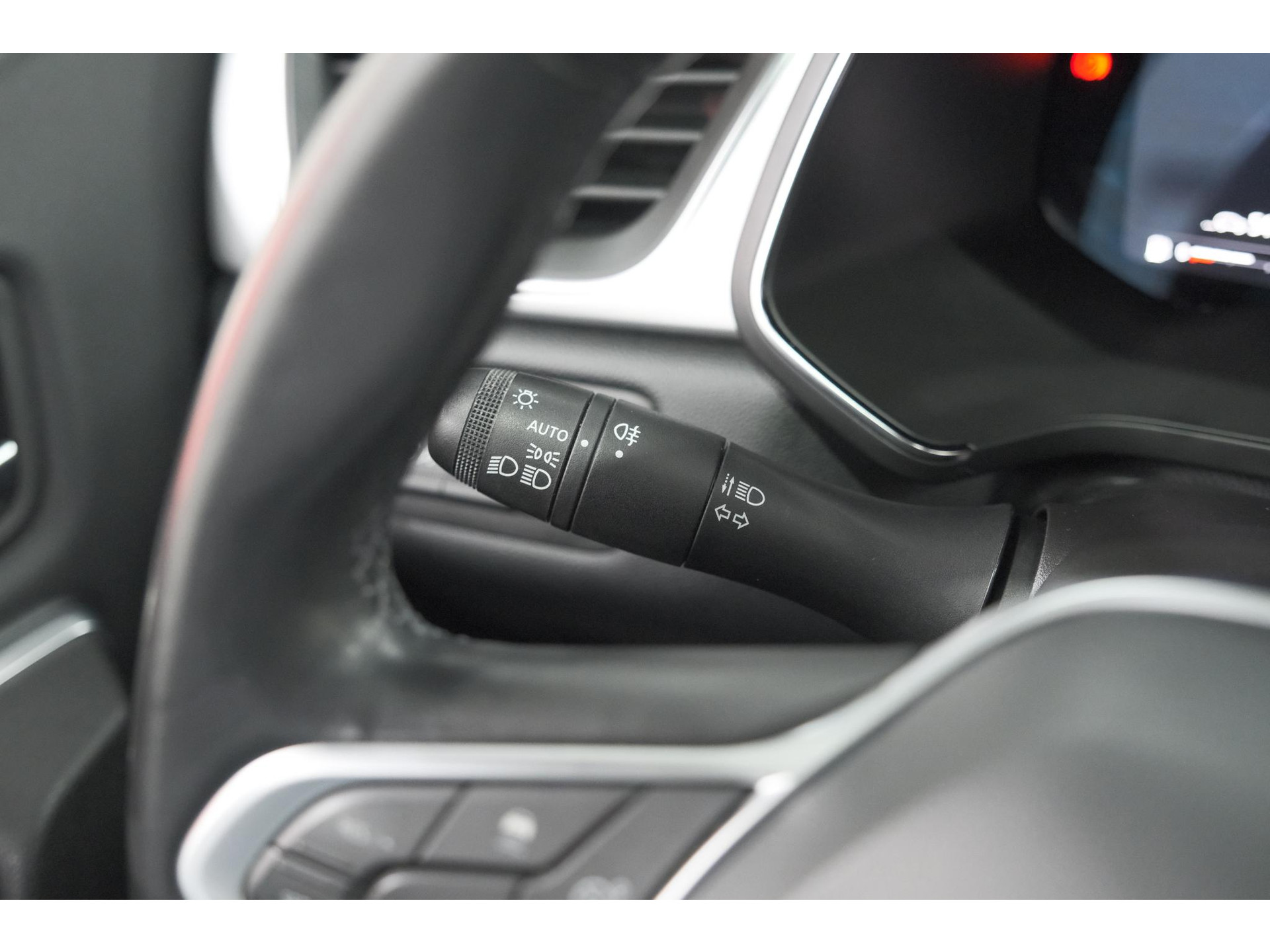Renault Captur 1.6 E-Tech Plug-in Hybrid 160 Intens | Trekhaak | Camera | Adaptieve Cruise Control | Dodehoekdetectie