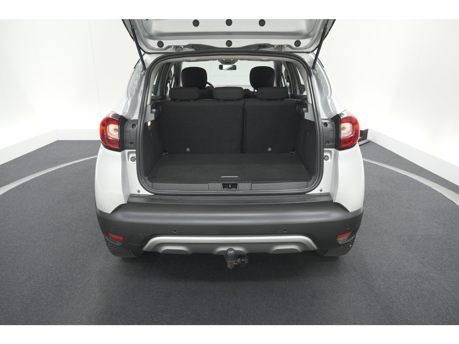 Renault Captur TCe 90 Intens | Trekhaak | AllSeason banden | Navigatie | Parkeersensoren