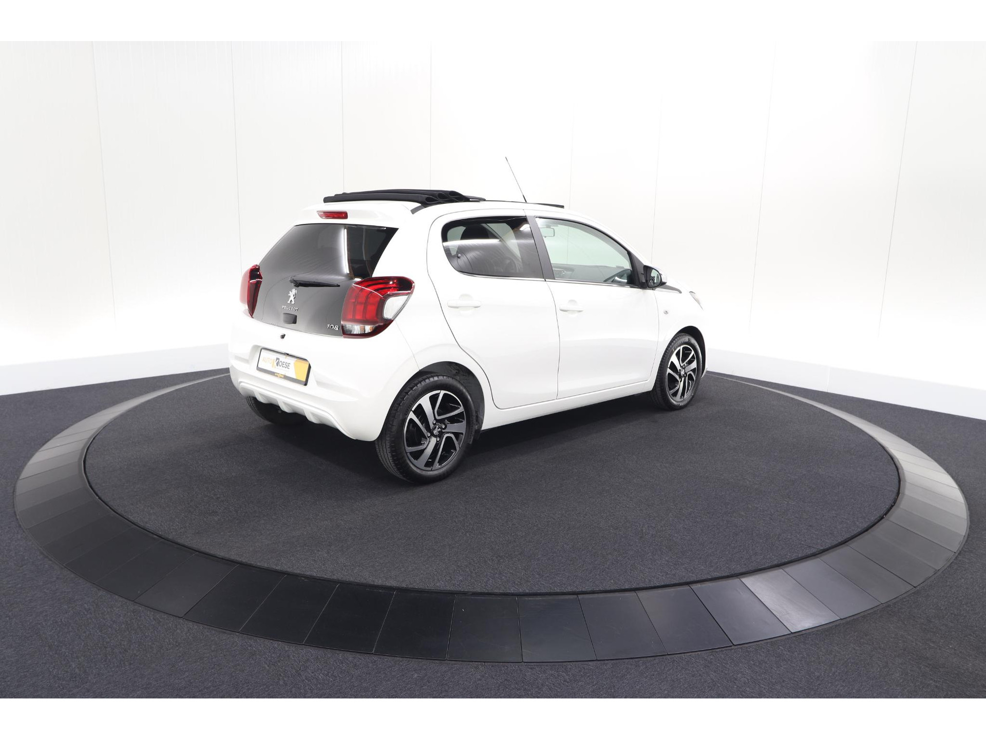 Peugeot 108 1.0 e-VTi Allure TOP! | Elektrisch Vouwdak | Camera | Navigatie | Climate Control