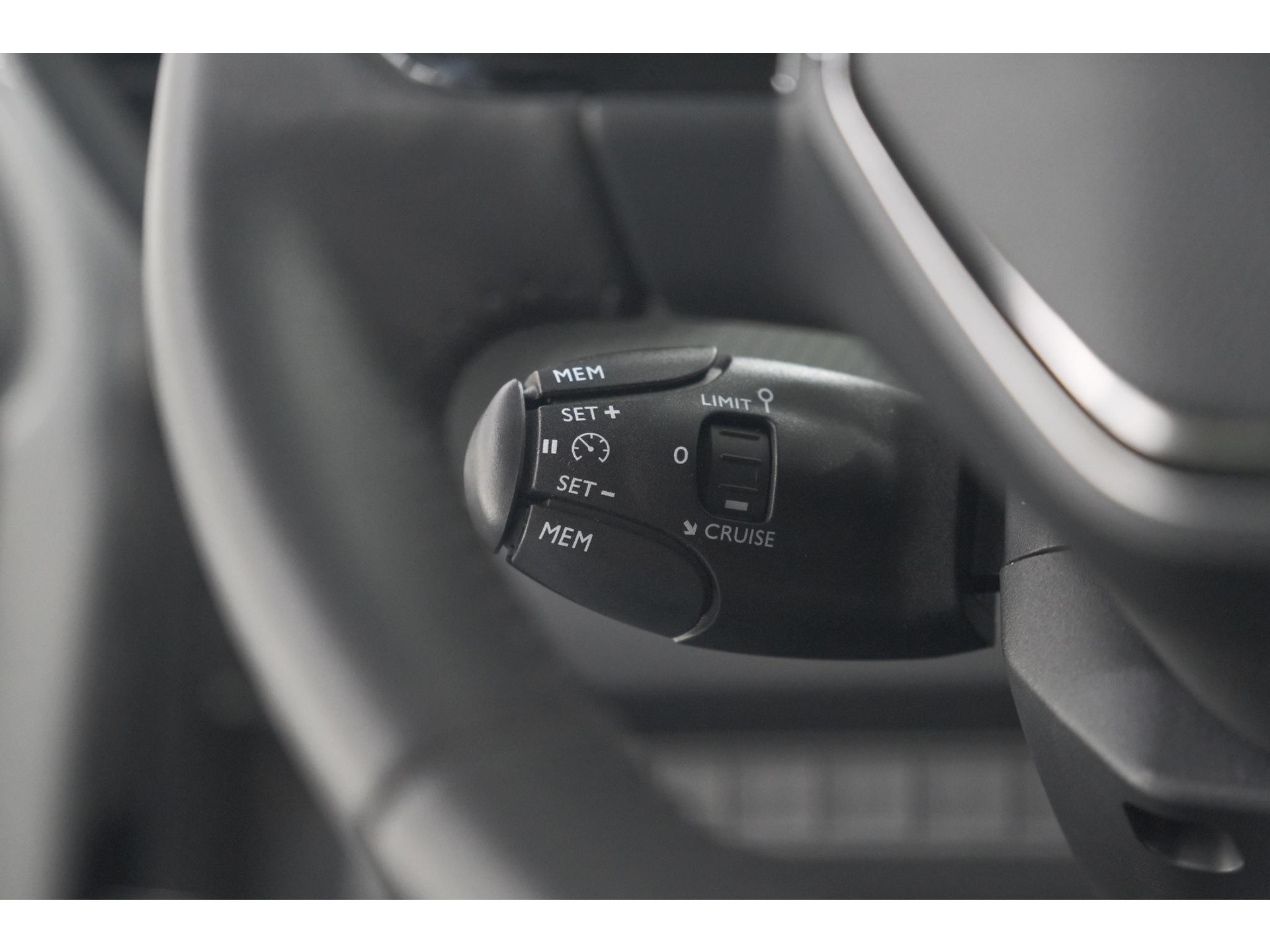 Peugeot 208 PureTech 100 Allure | Apple Carplay | Parkeersensoren | Climate Control