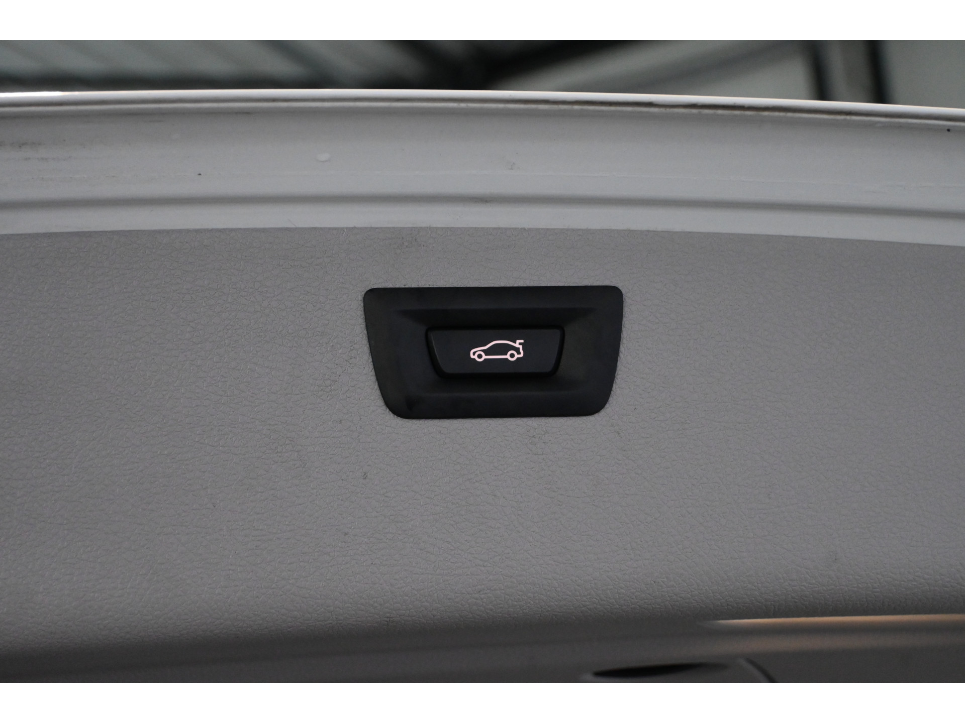 BMW 3-serie Touring 318i Luxury Clima Navigatie LED Panoramadak 18'Inch Goed Onderhouden! Inruil Mogelijk!