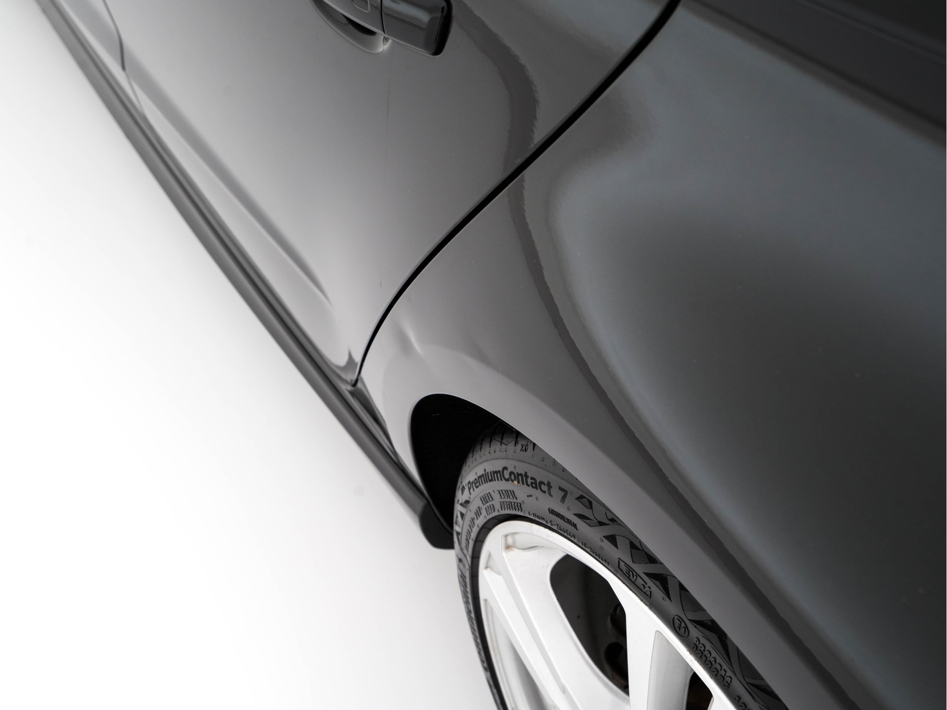 Audi A3 Sportback 1.5 TFSI CoD S-Line-Sportpack Edition Aut. *FULL-LED | LEATHER-FABRIC | NAVI-FULLMAP | SPORT-SEATS | AUDI-SOUND | ECC | PDC | PRIVACY-GLASS | CRUISE | 18''ALU*